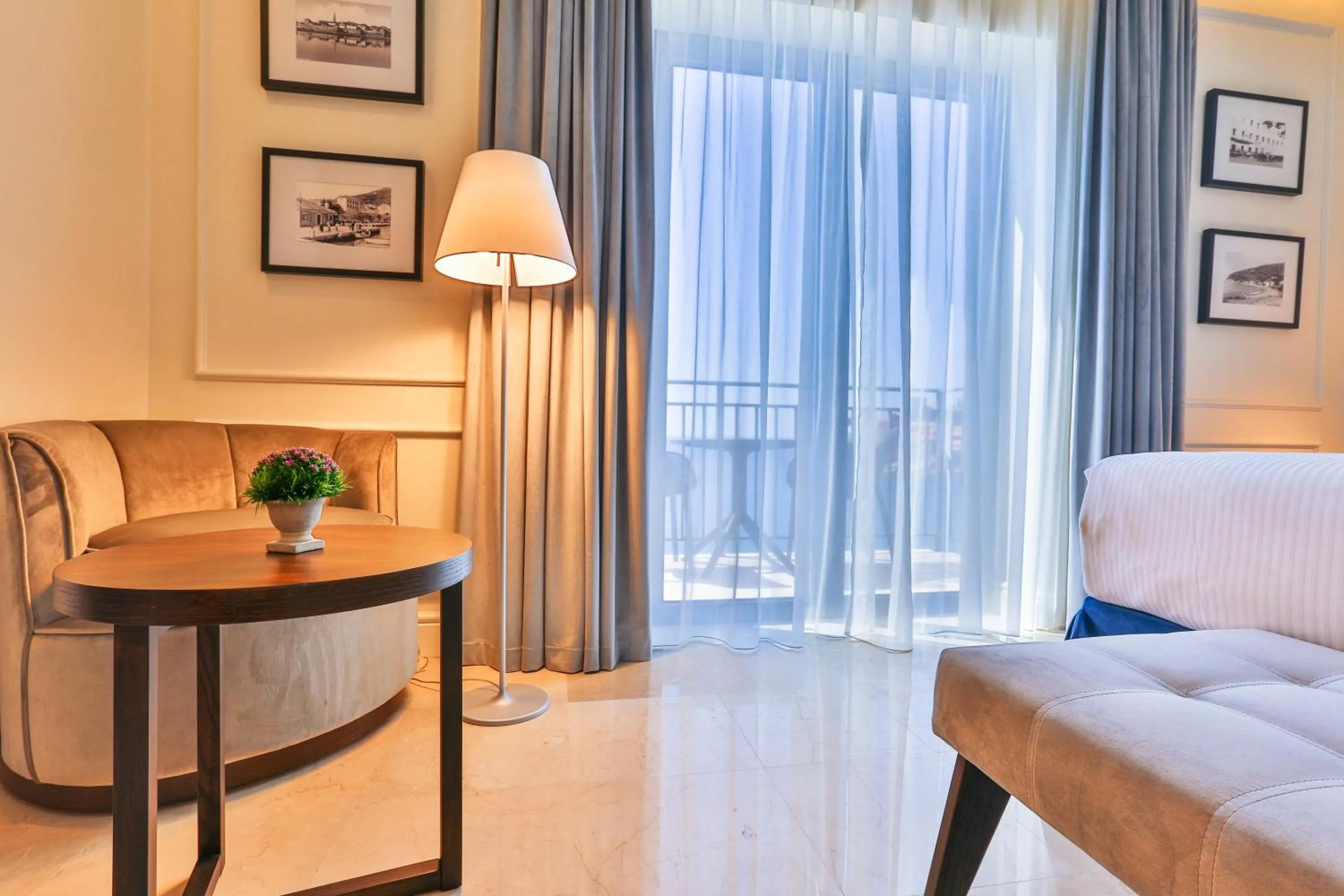 Seating area in Hotel California by Aycon