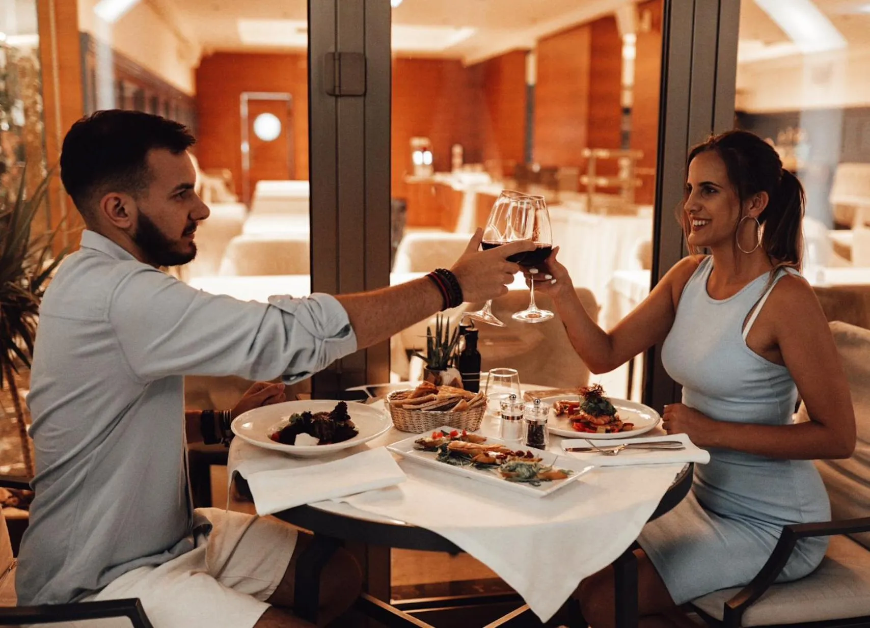 Restaurant/places to eat in Hotel California by Aycon