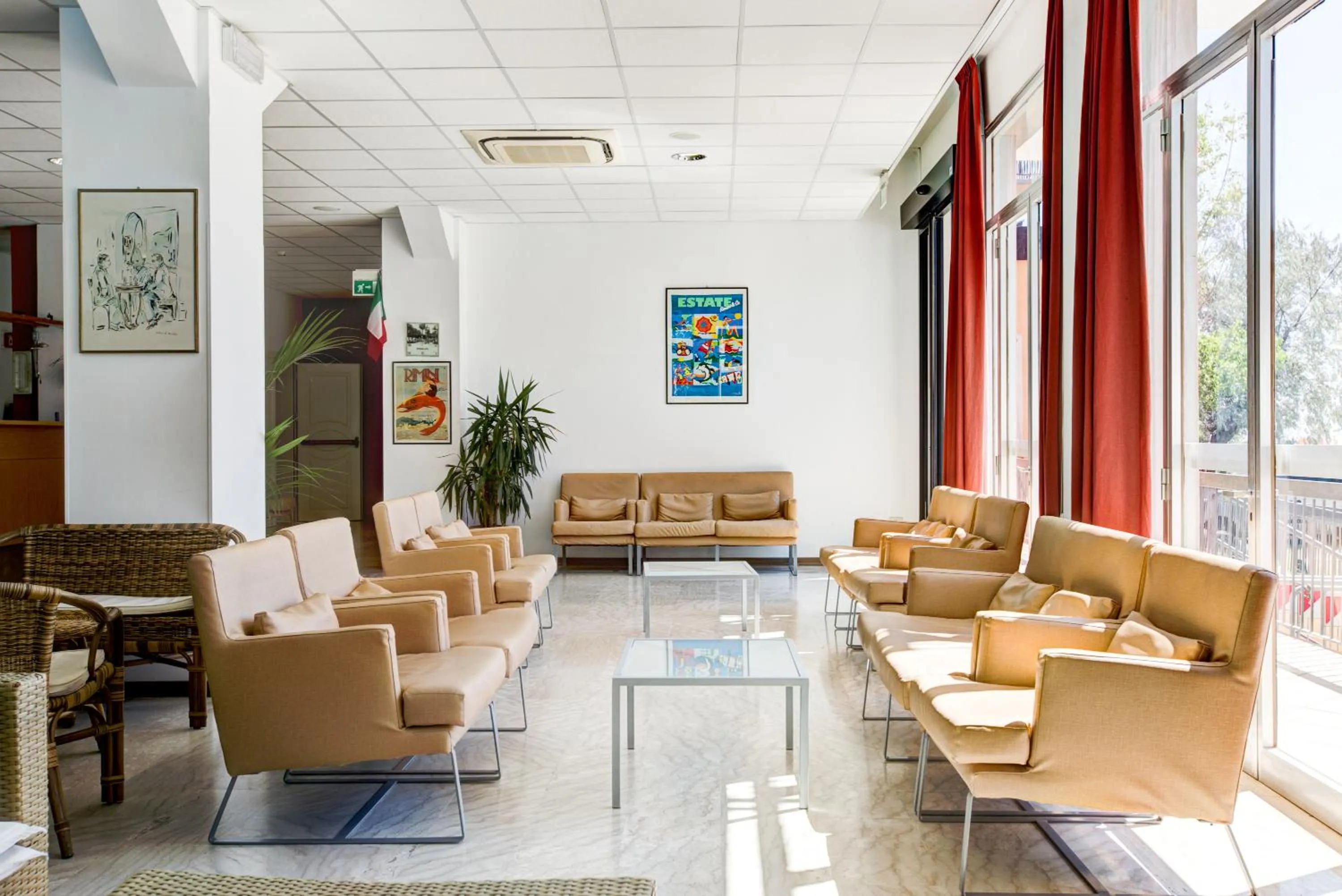 Communal lounge/ TV room in Hotel Atlas