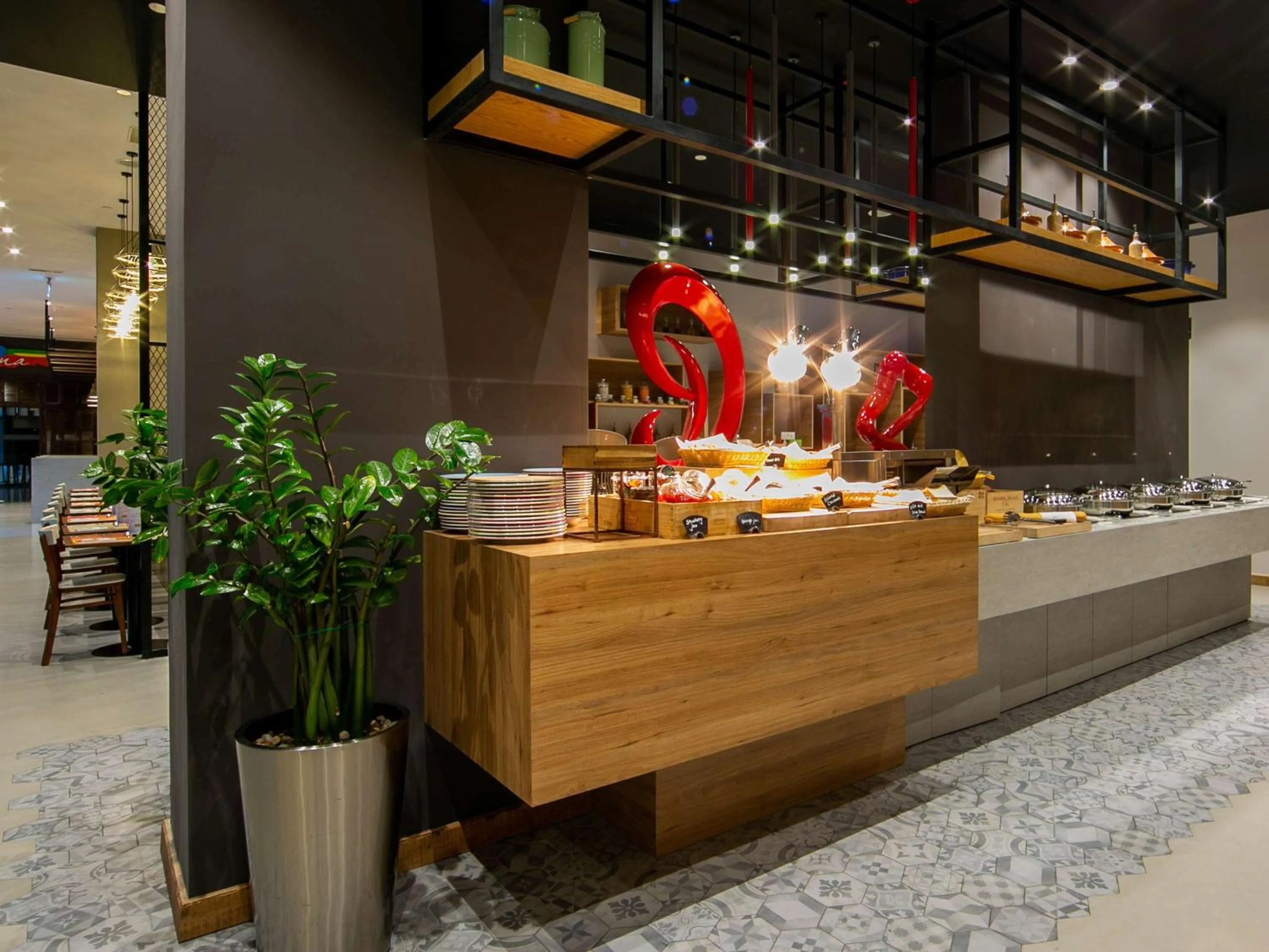 Restaurant/places to eat in Ibis Al Barsha