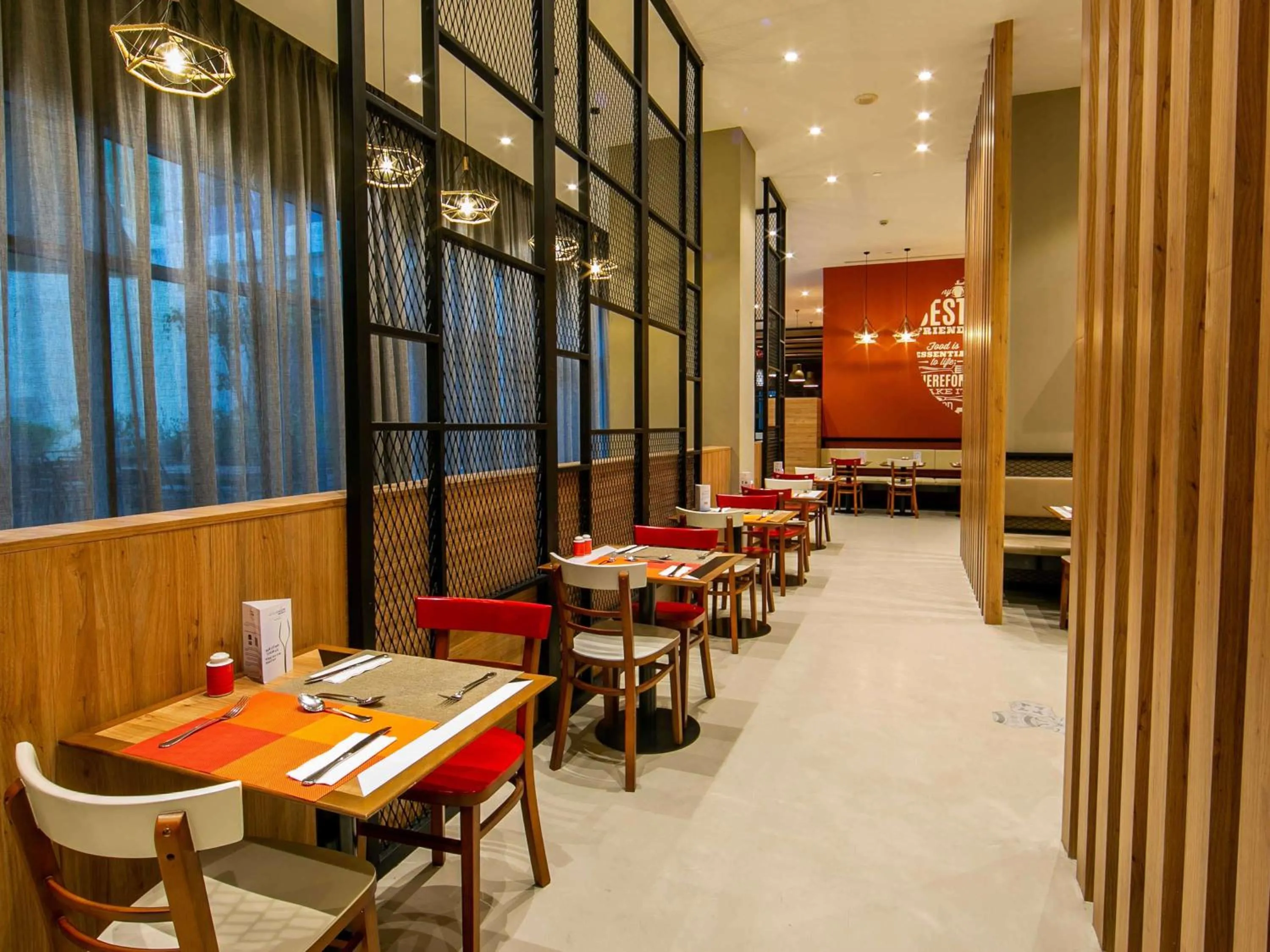 Restaurant/places to eat in Ibis Al Barsha