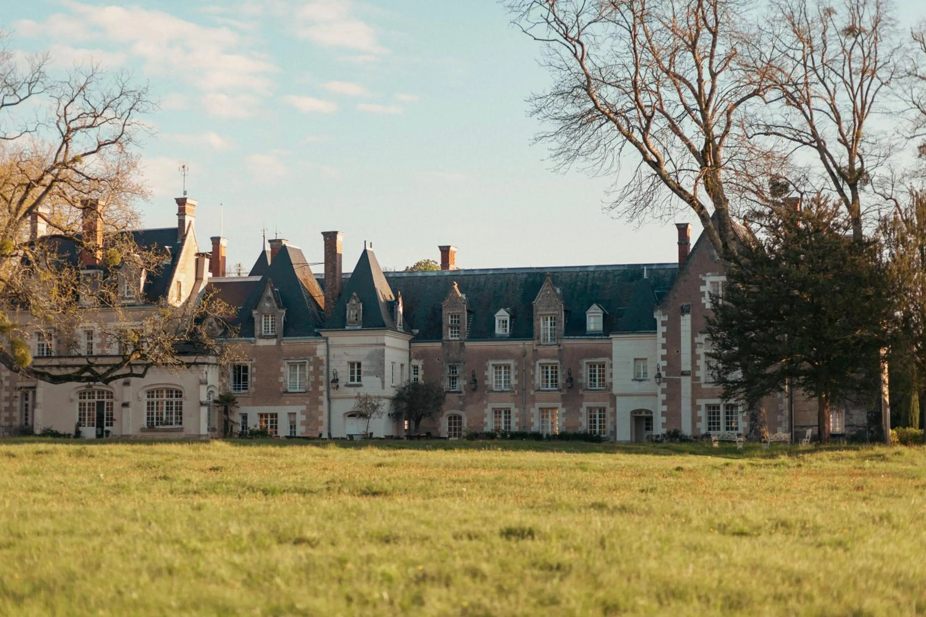 Property building in Château De Razay