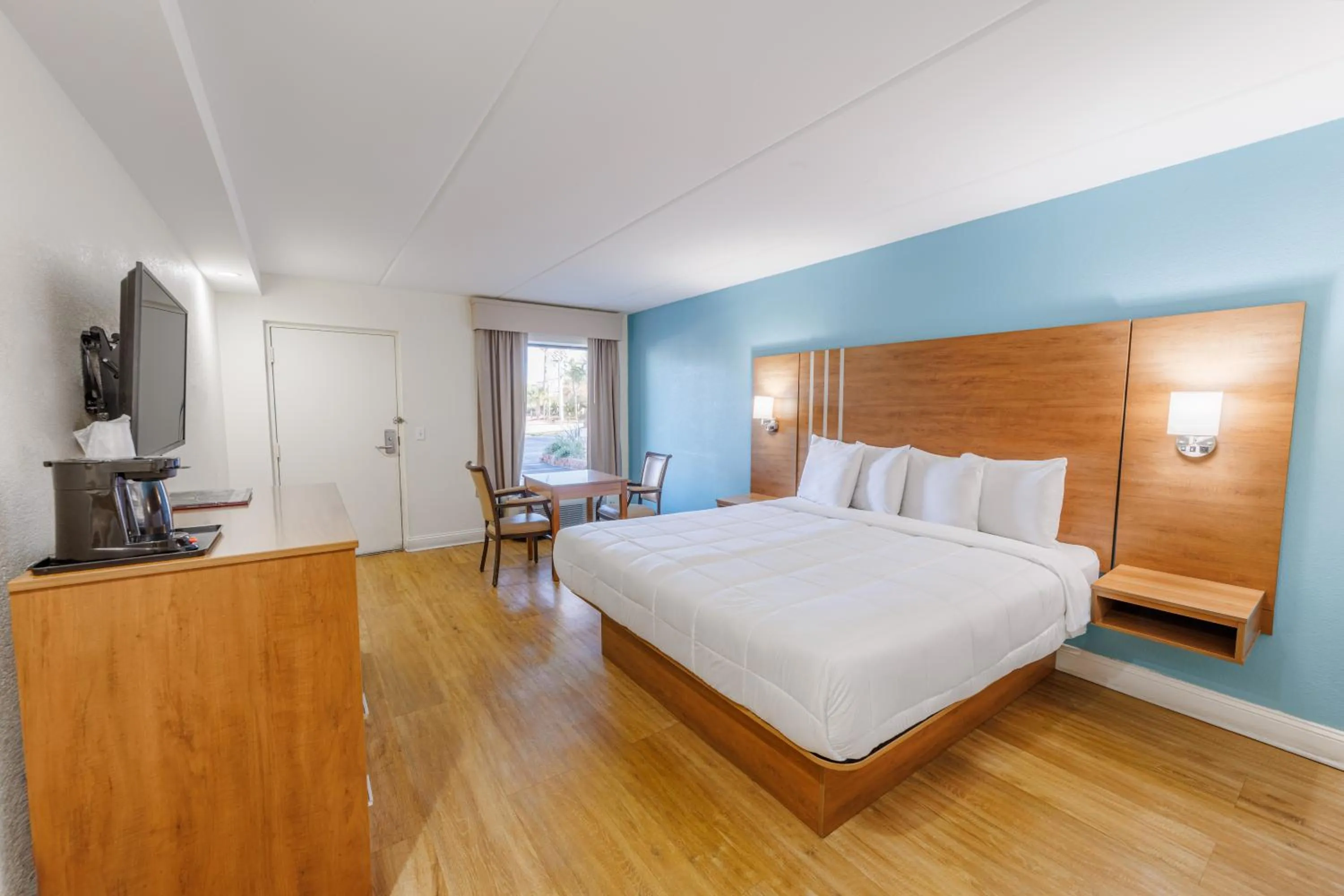 Bedroom, Bed in Dunes Inn & Suites - Tybee Island