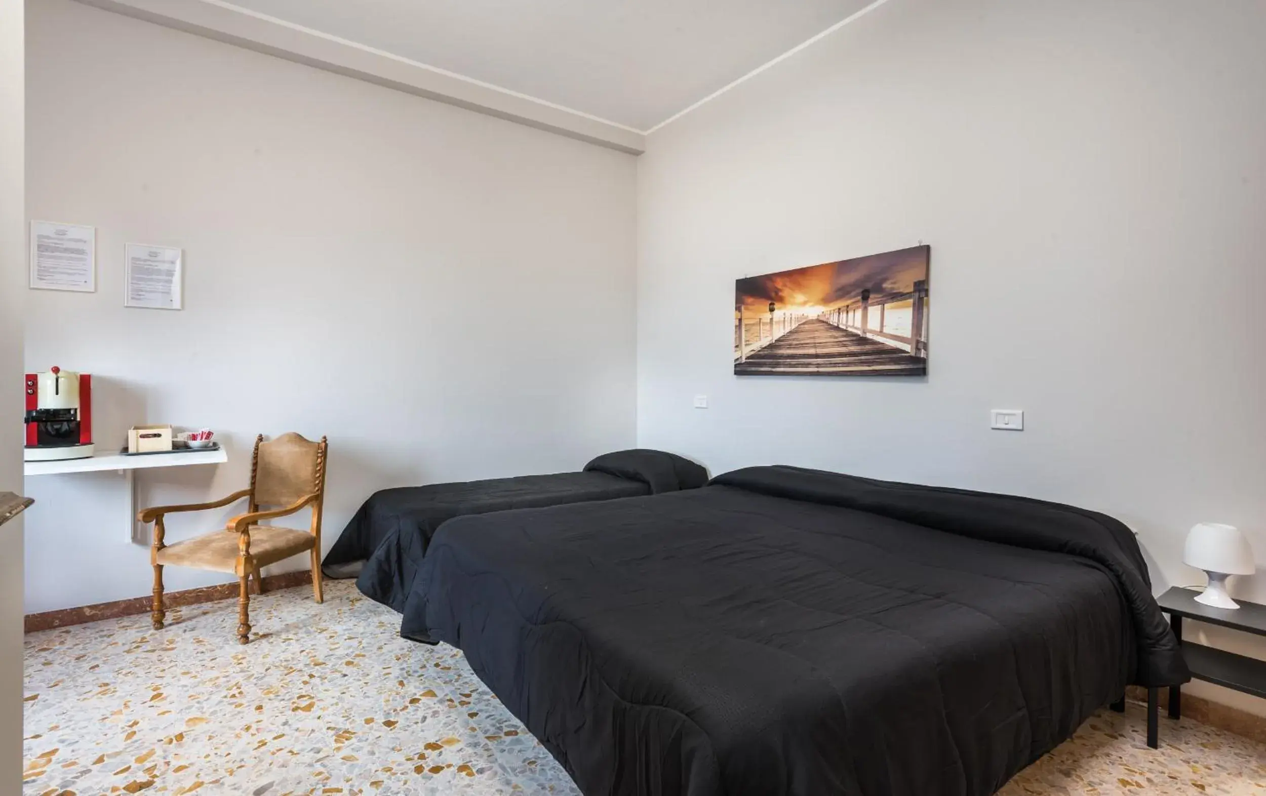 Deluxe Double or Twin Room with Mountain View in Travelershome Ciampino&Morena GuestHouse Deluxe Double or Twin Room with Mountain View in Travelershome Ciampino&Morena GuestHouse