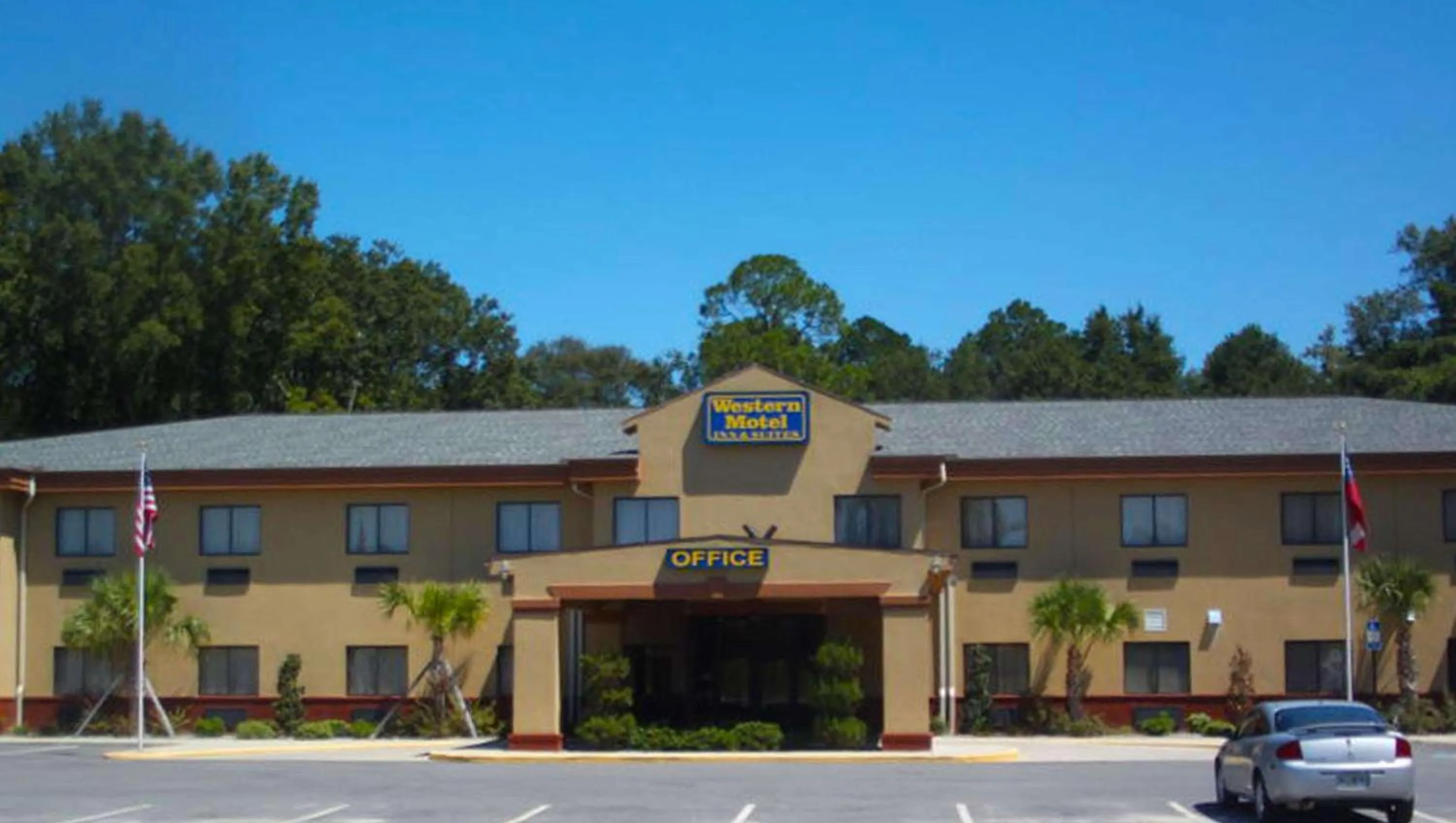 Property building in Western Motel Inn and Suites Hazelhurst