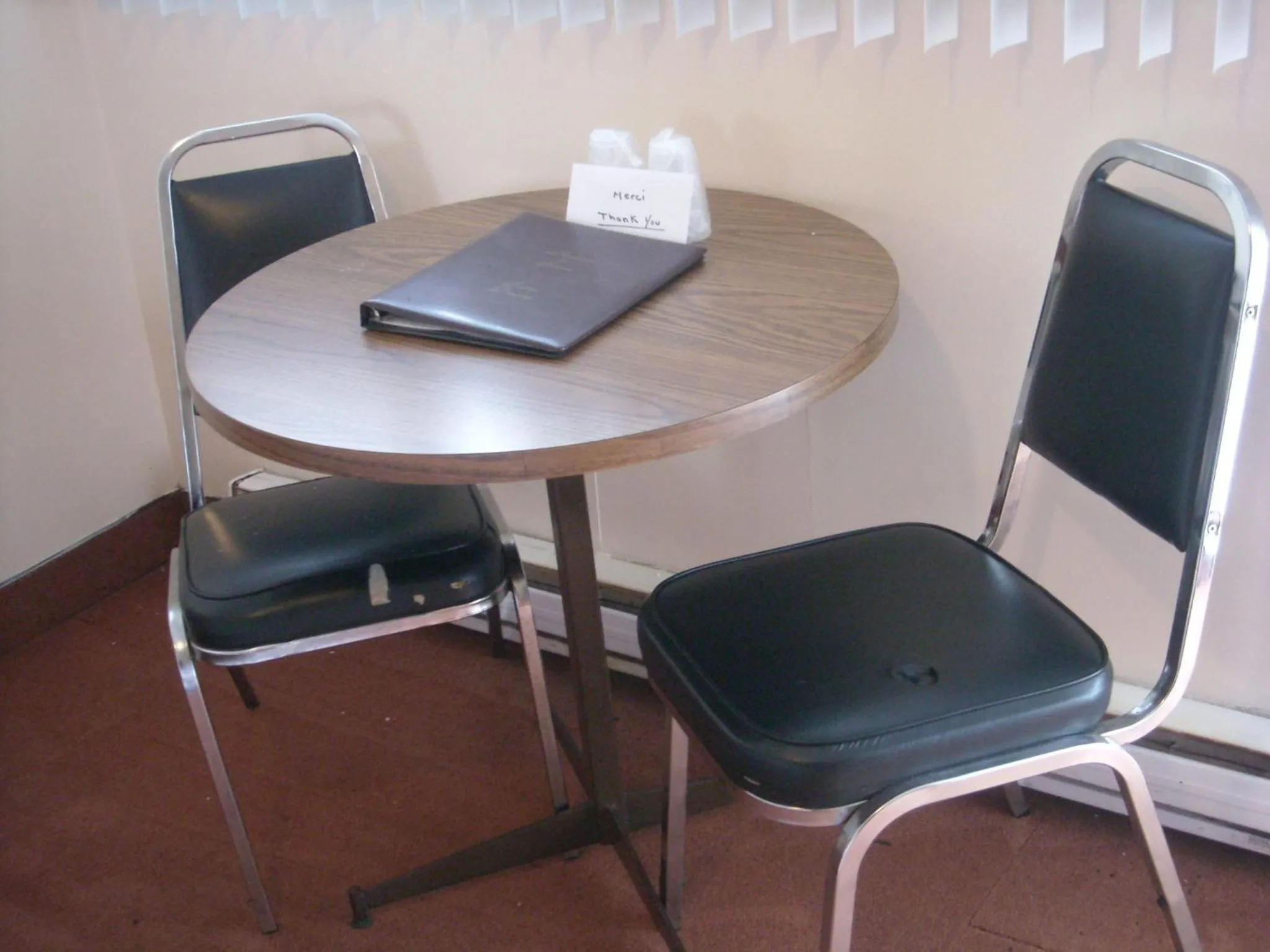 Seating area in Grand Motel Saint-Hubert