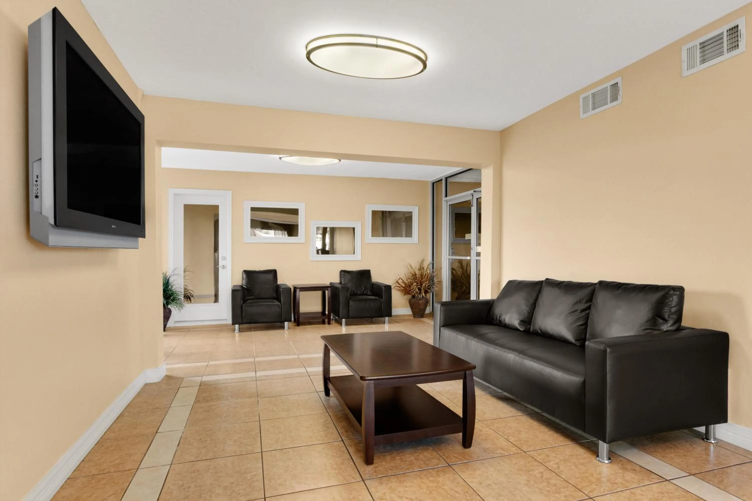 Lobby or reception in Super 8 by Wyndham Fort Worth TX