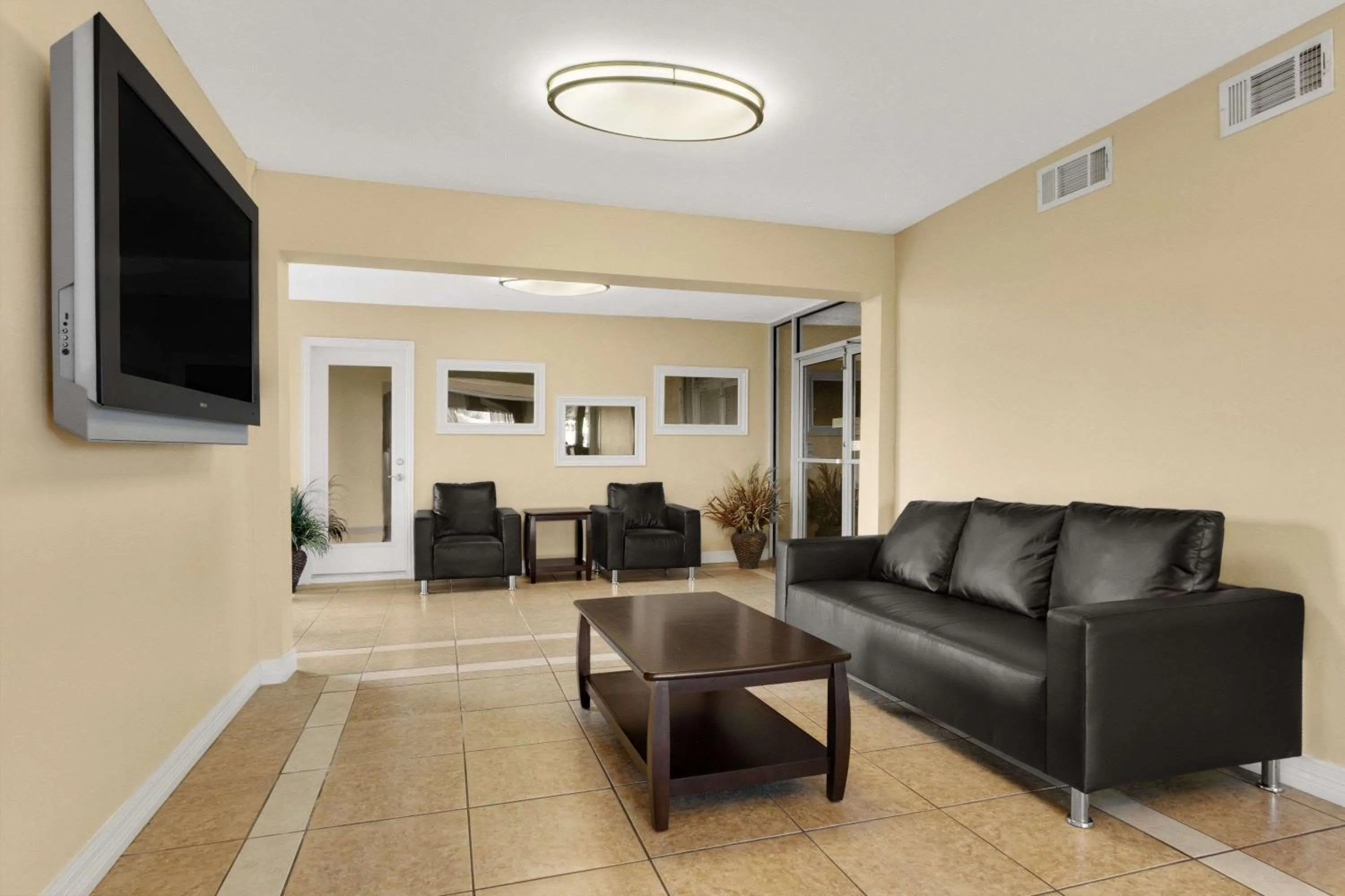 Lobby or reception in Super 8 by Wyndham Fort Worth TX