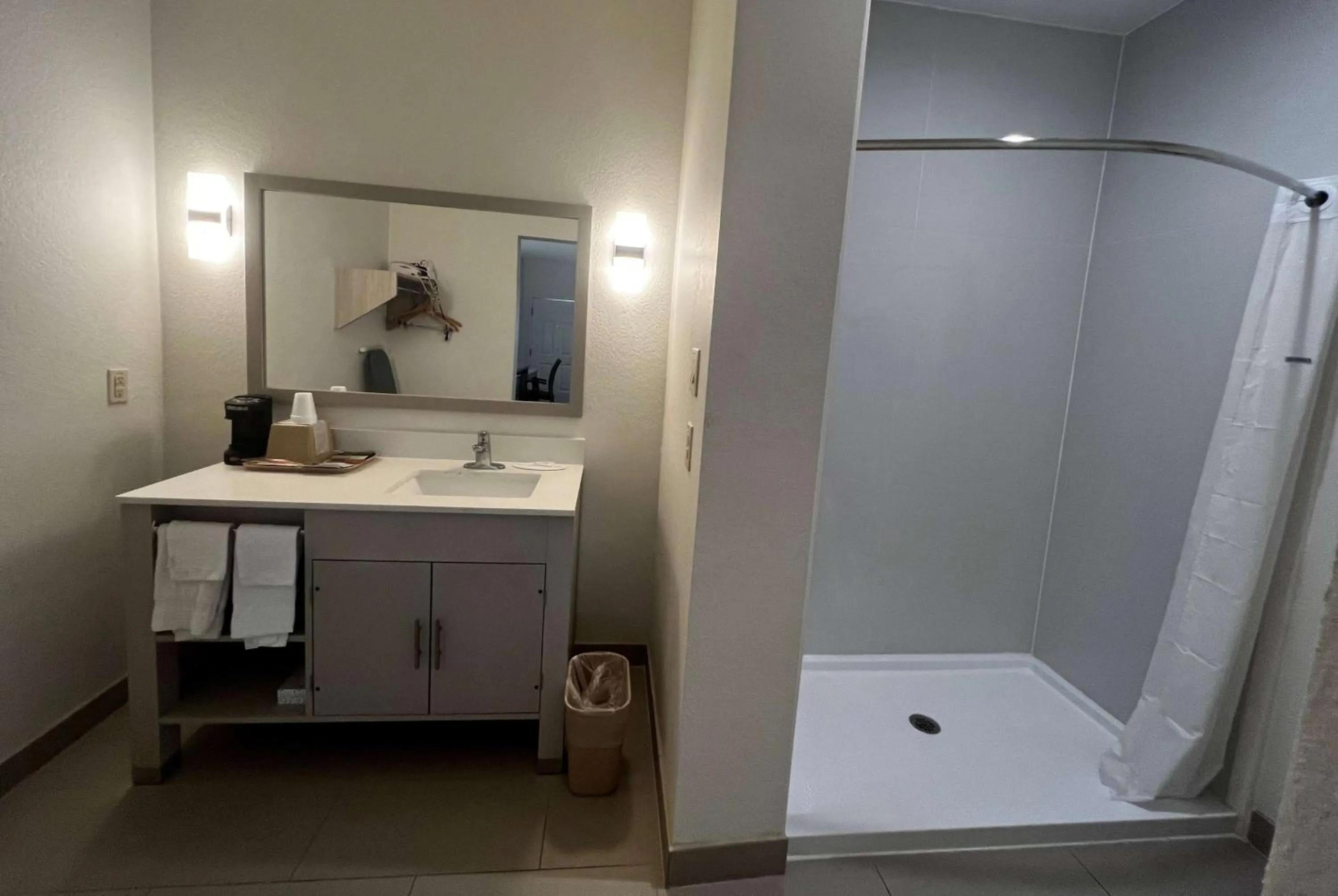 TV and multimedia in Super 8 by Wyndham Rosenberg TX