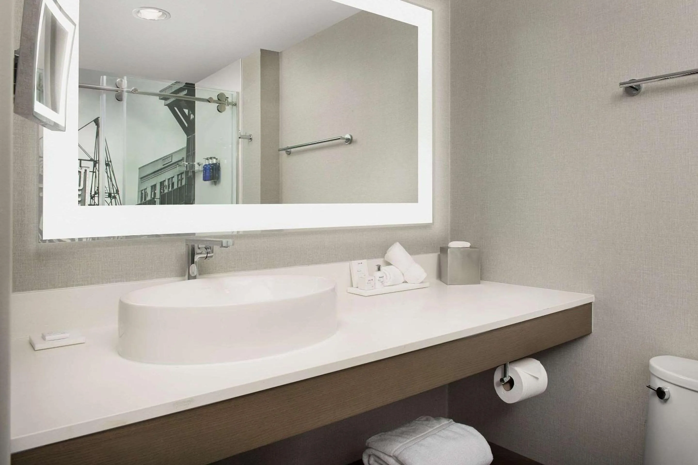 Bedroom in Radisson Blu Fargo