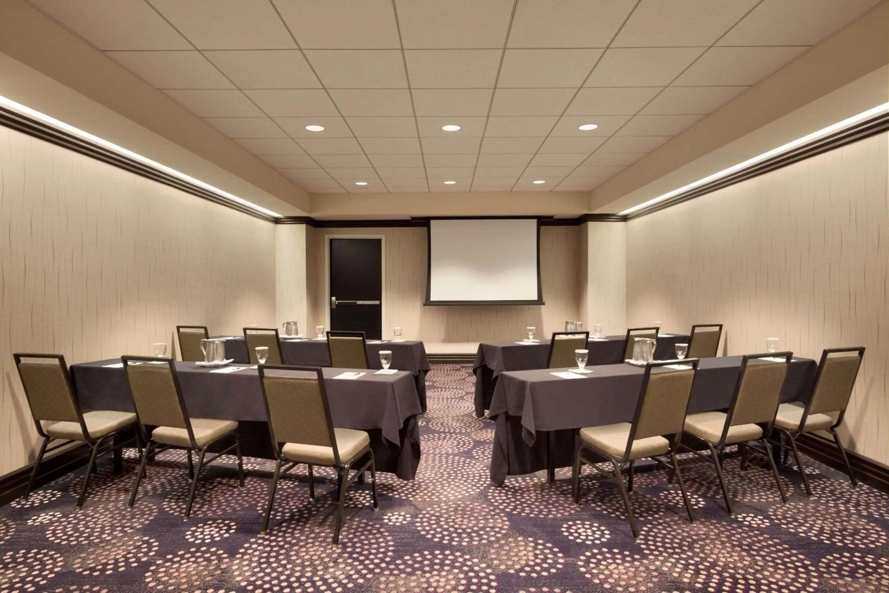 Meeting/conference room in Radisson Blu Fargo
