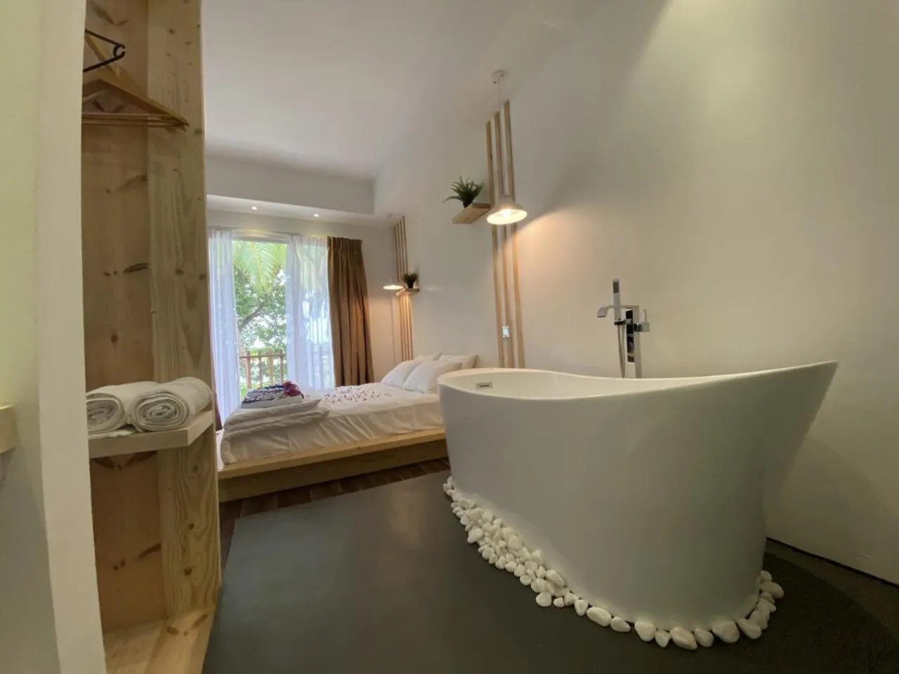 Bathroom, Bed in Portia Hotel & Spa