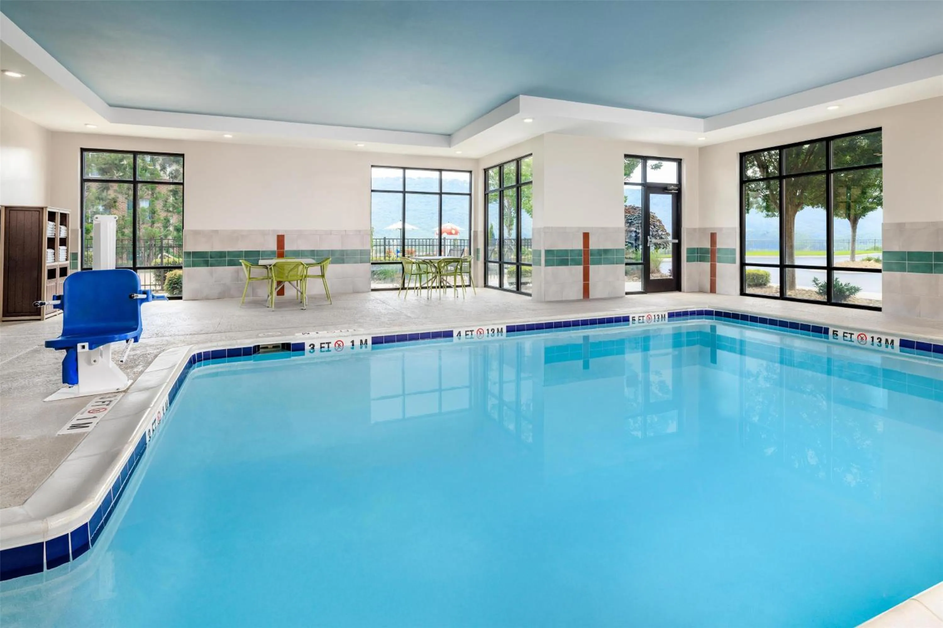 Pool view in Hampton Inn Chattanooga West/Lookout Mountain