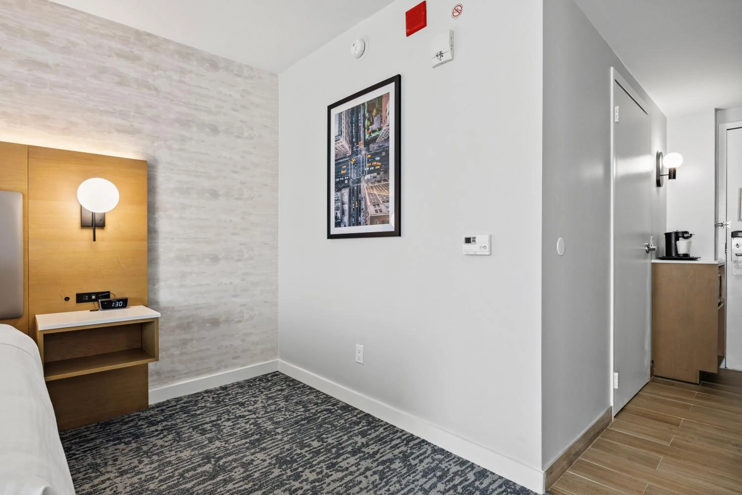 Bedroom in Radisson Hotel JFK Airport