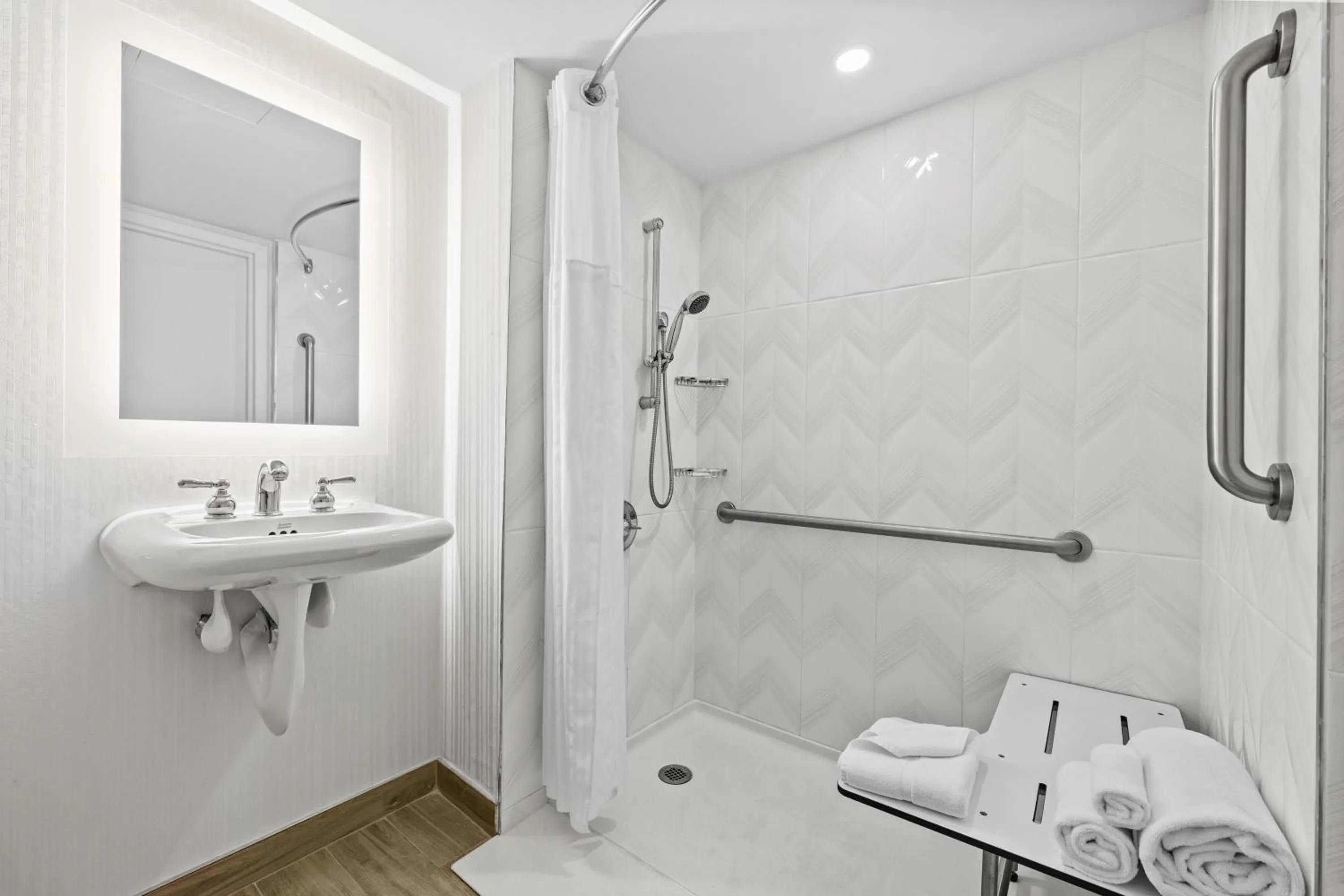 Shower in Radisson Hotel JFK Airport