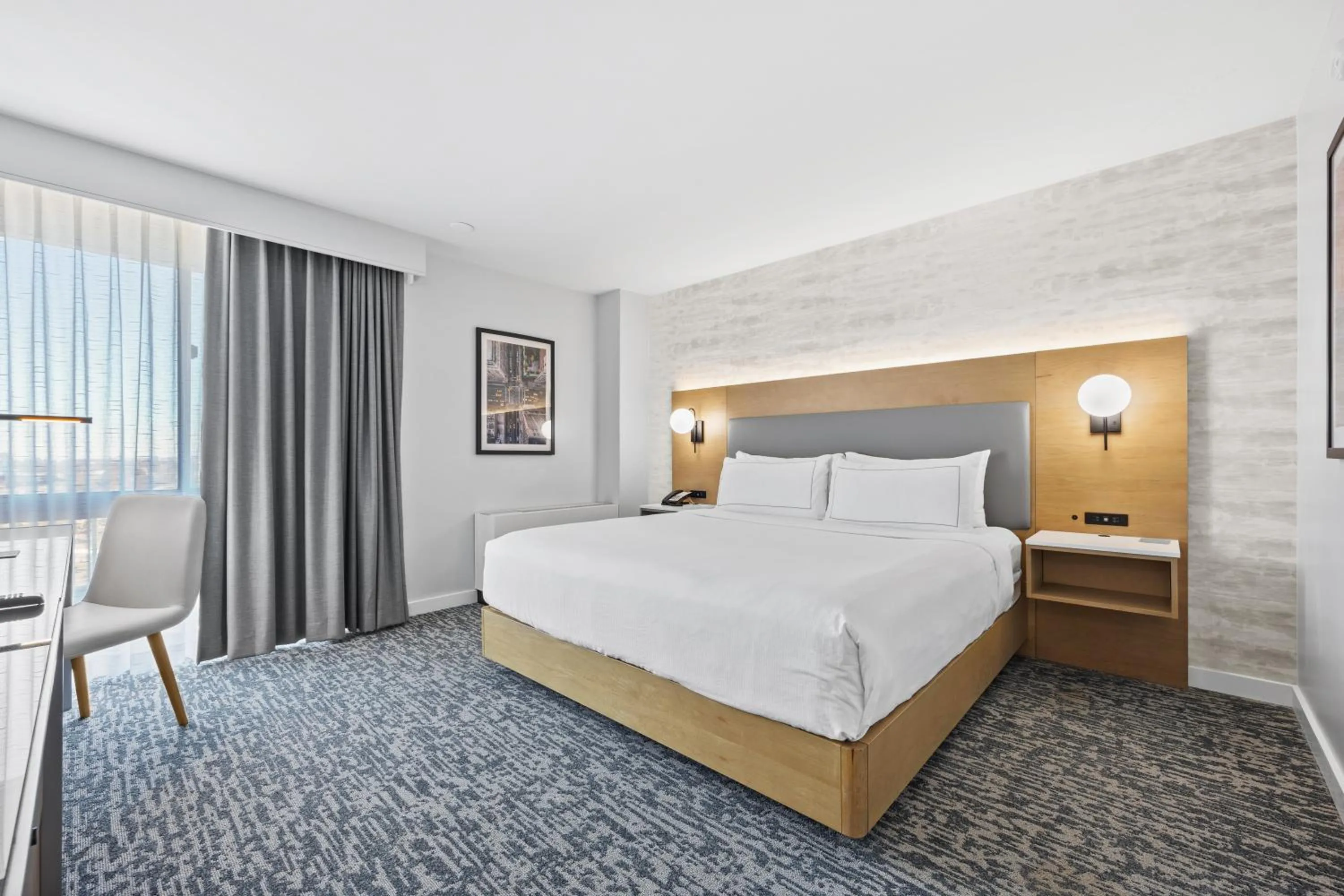 Bedroom, Bed in Radisson Hotel JFK Airport