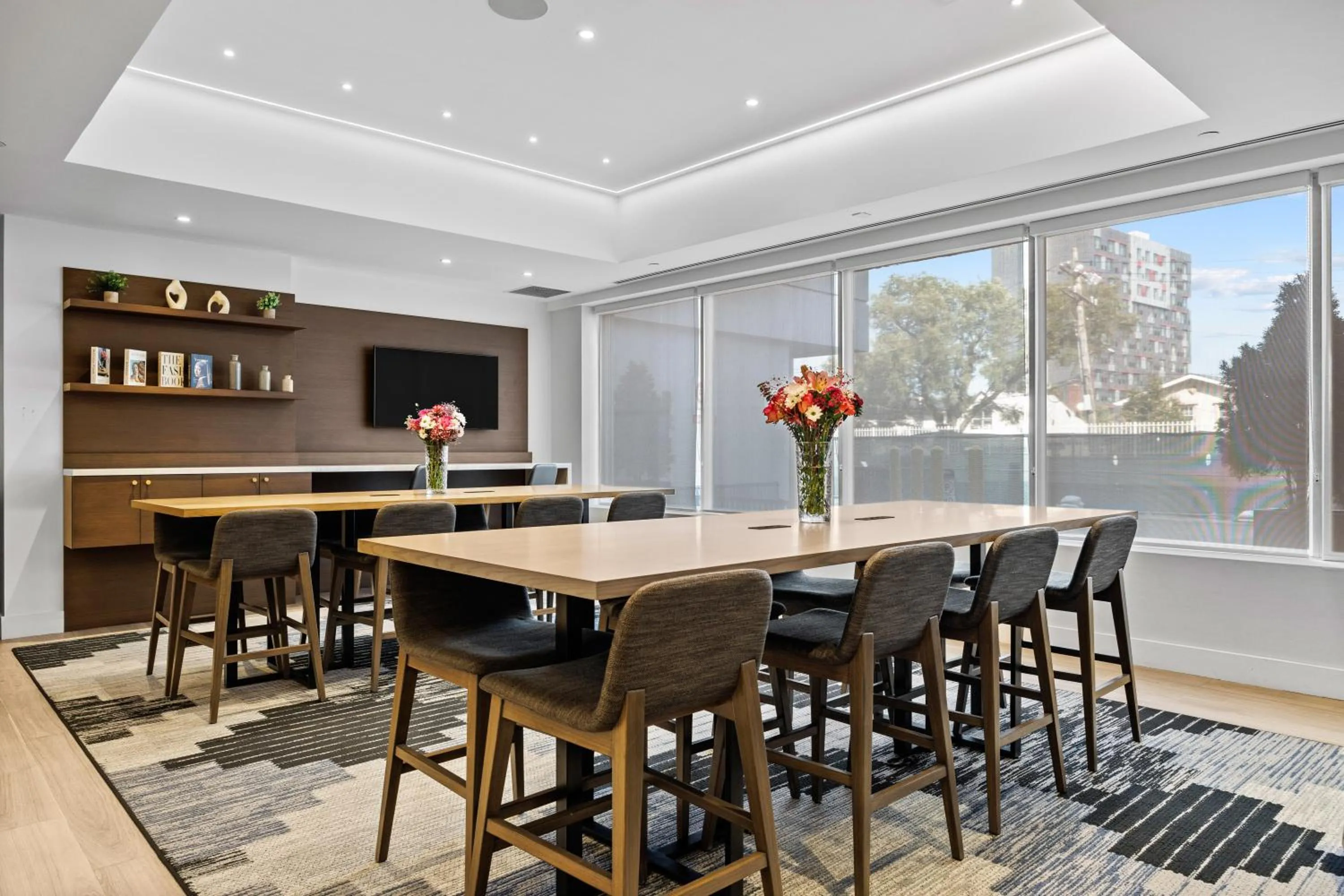 Seating area in Radisson Hotel JFK Airport