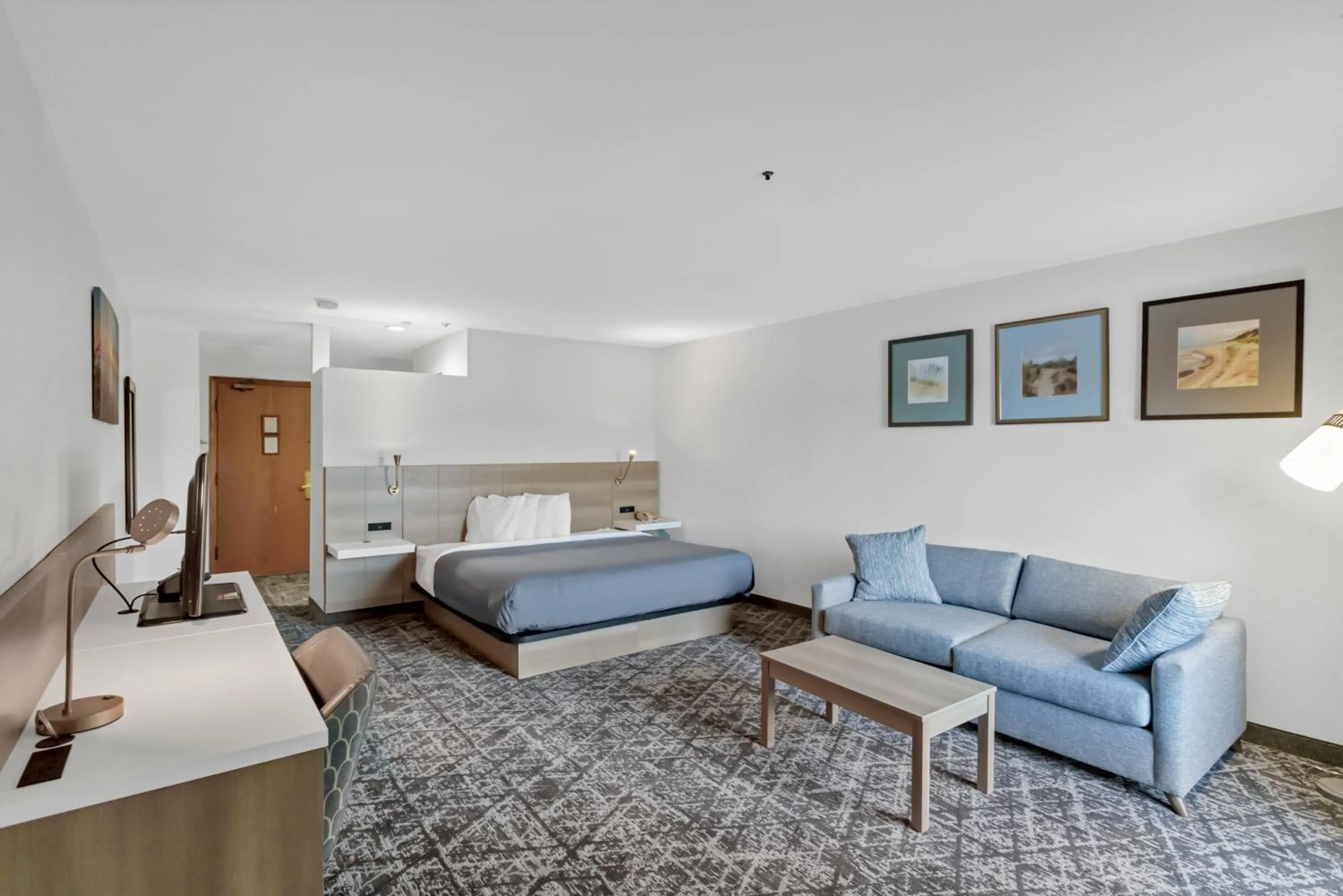 Photo of the whole room, Bed in Waterbird Lakeside Inn