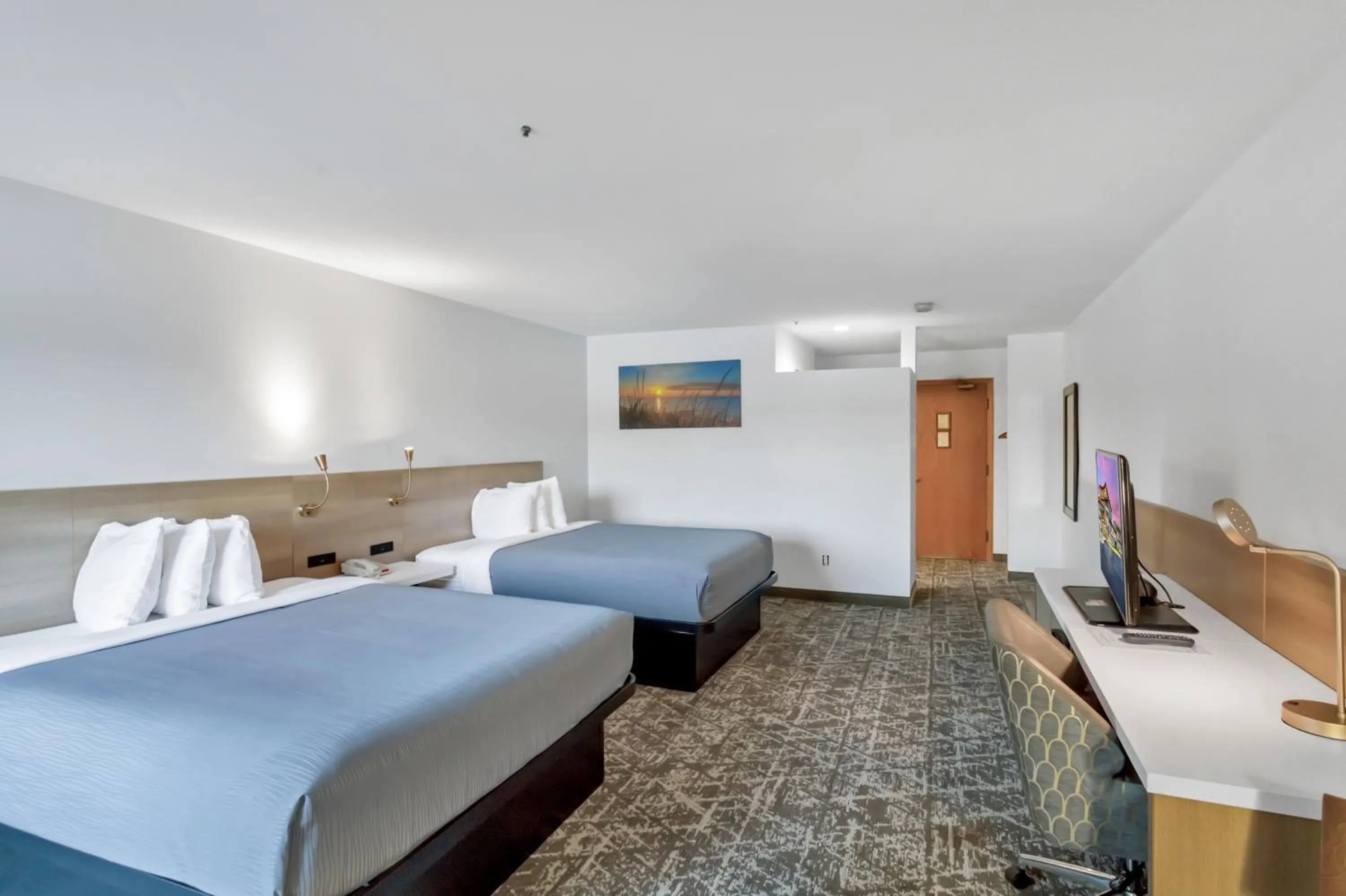 Photo of the whole room, Bed in Waterbird Lakeside Inn