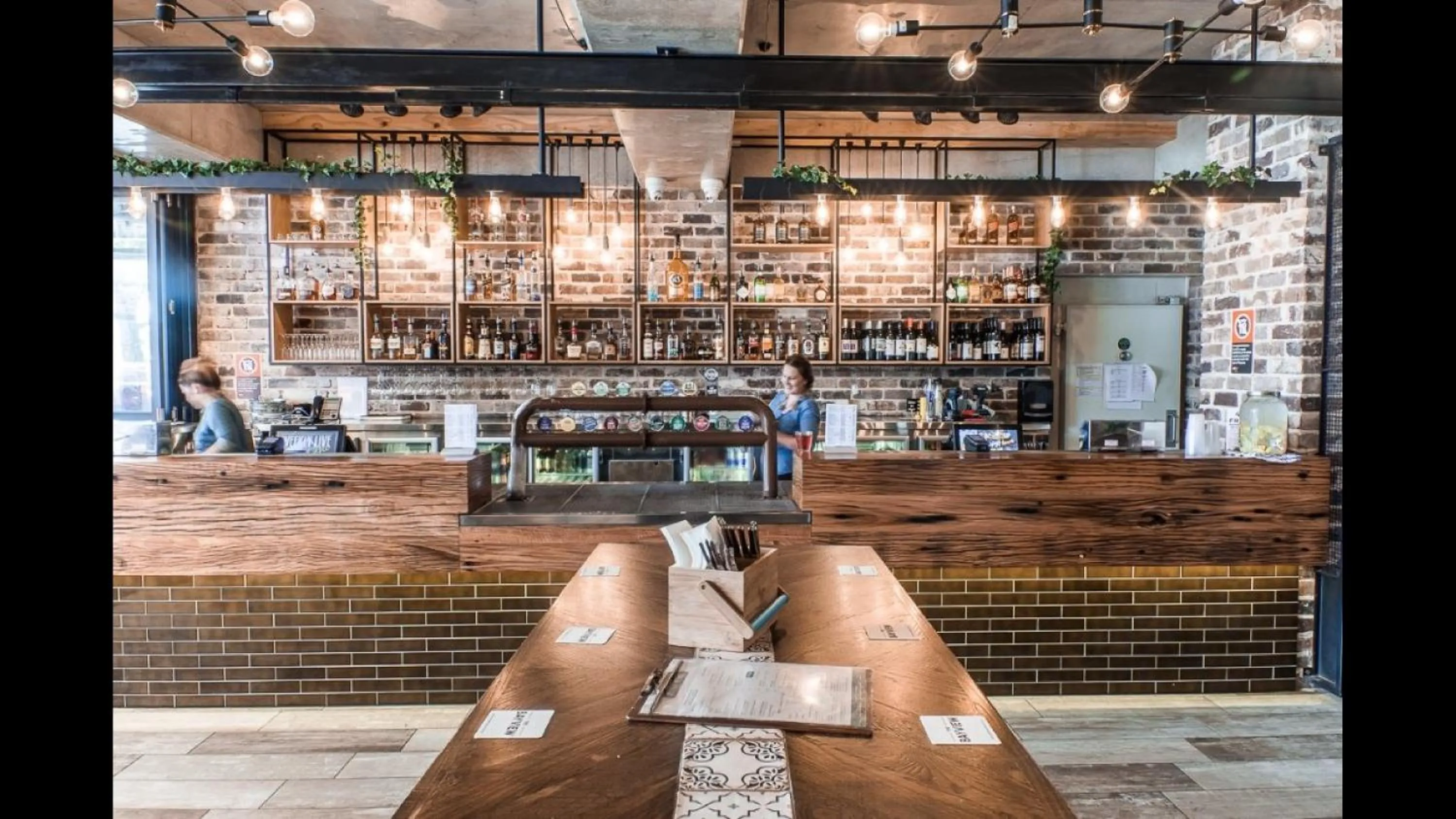 Lounge or bar in Bayview Hotel Woy Woy