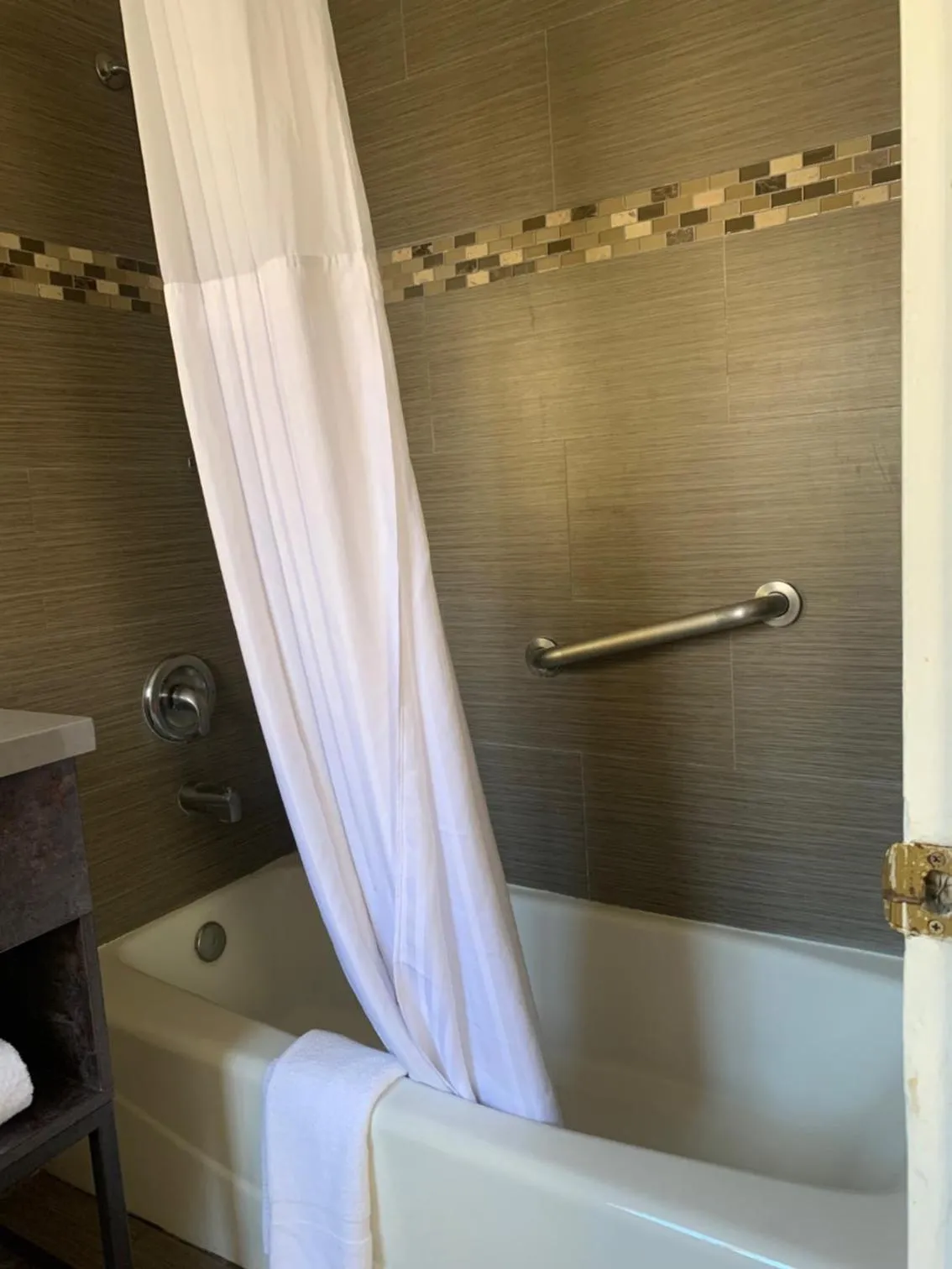 Bathroom in Oasis Inn and Suites