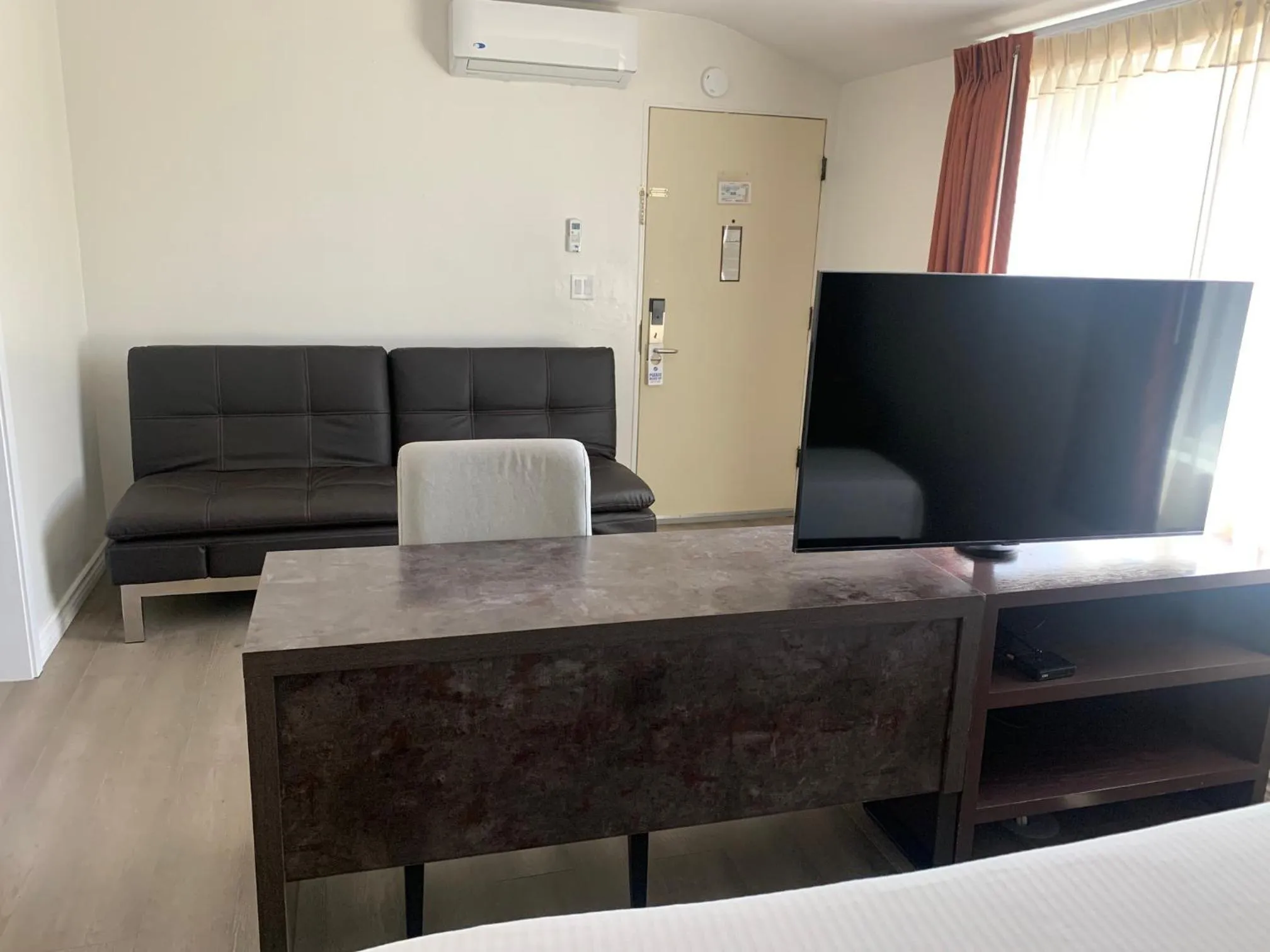 Seating area in Oasis Inn and Suites