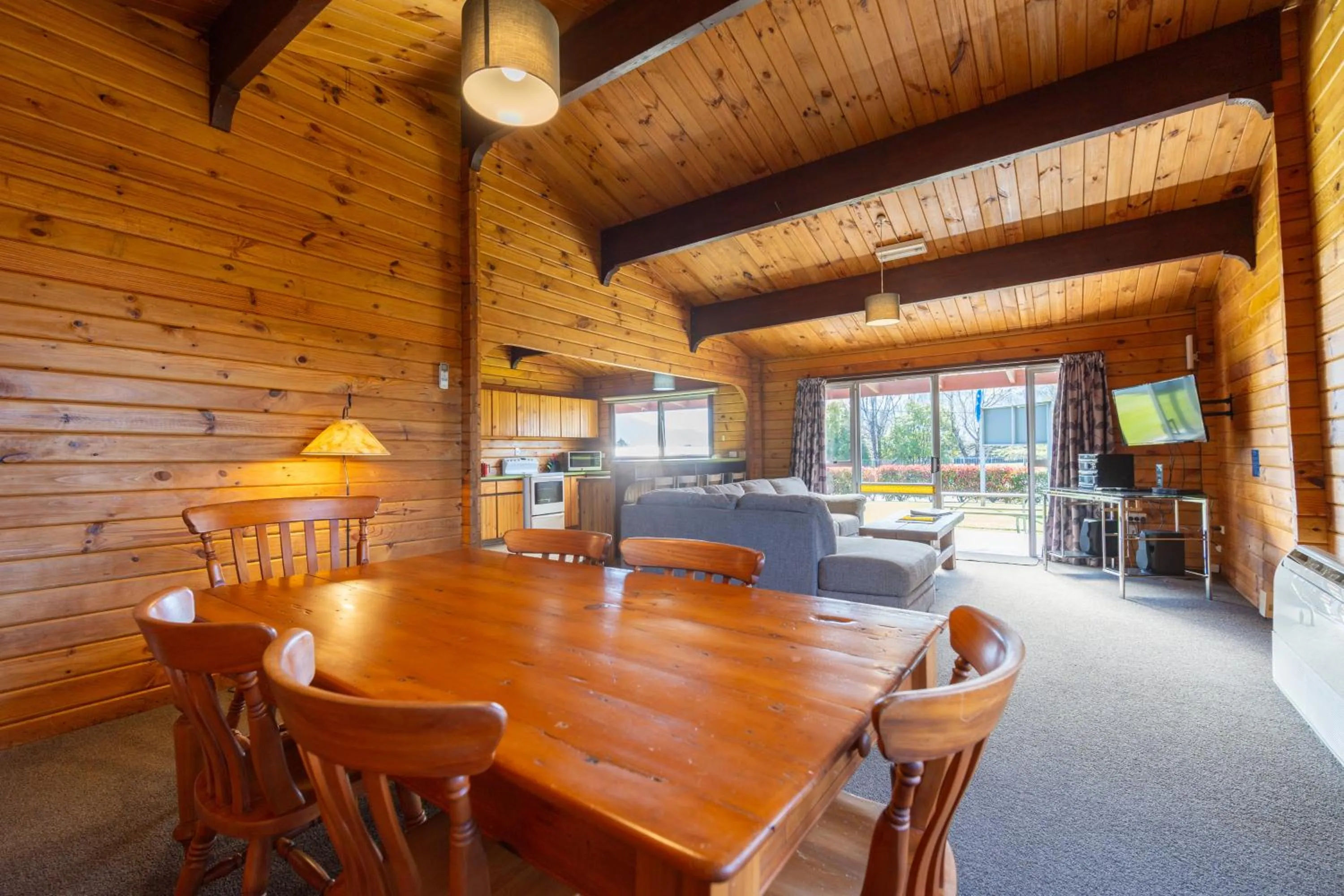 Living room in Te Anau Top 10 Holiday Park and Motels