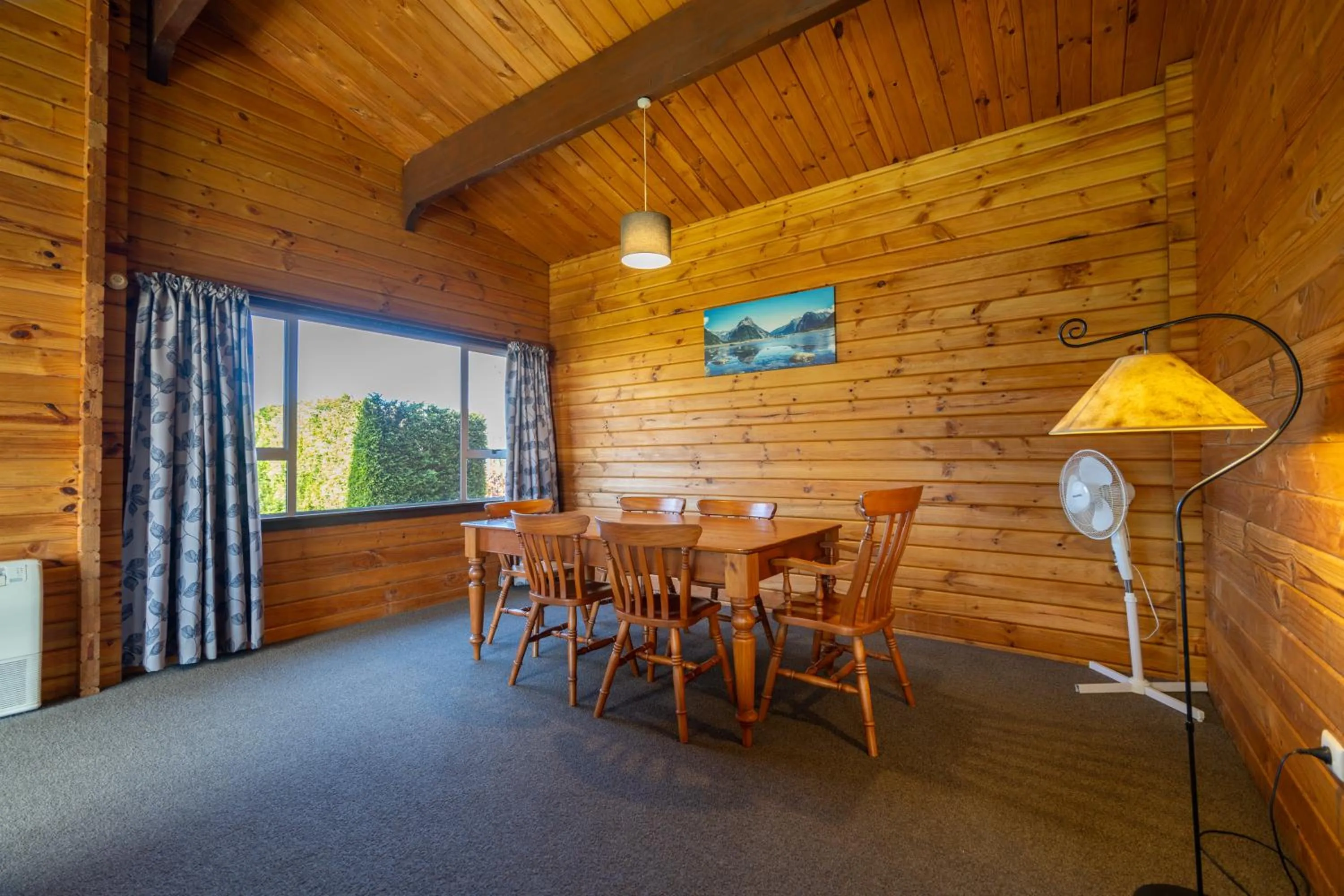 Living room in Te Anau Top 10 Holiday Park and Motels