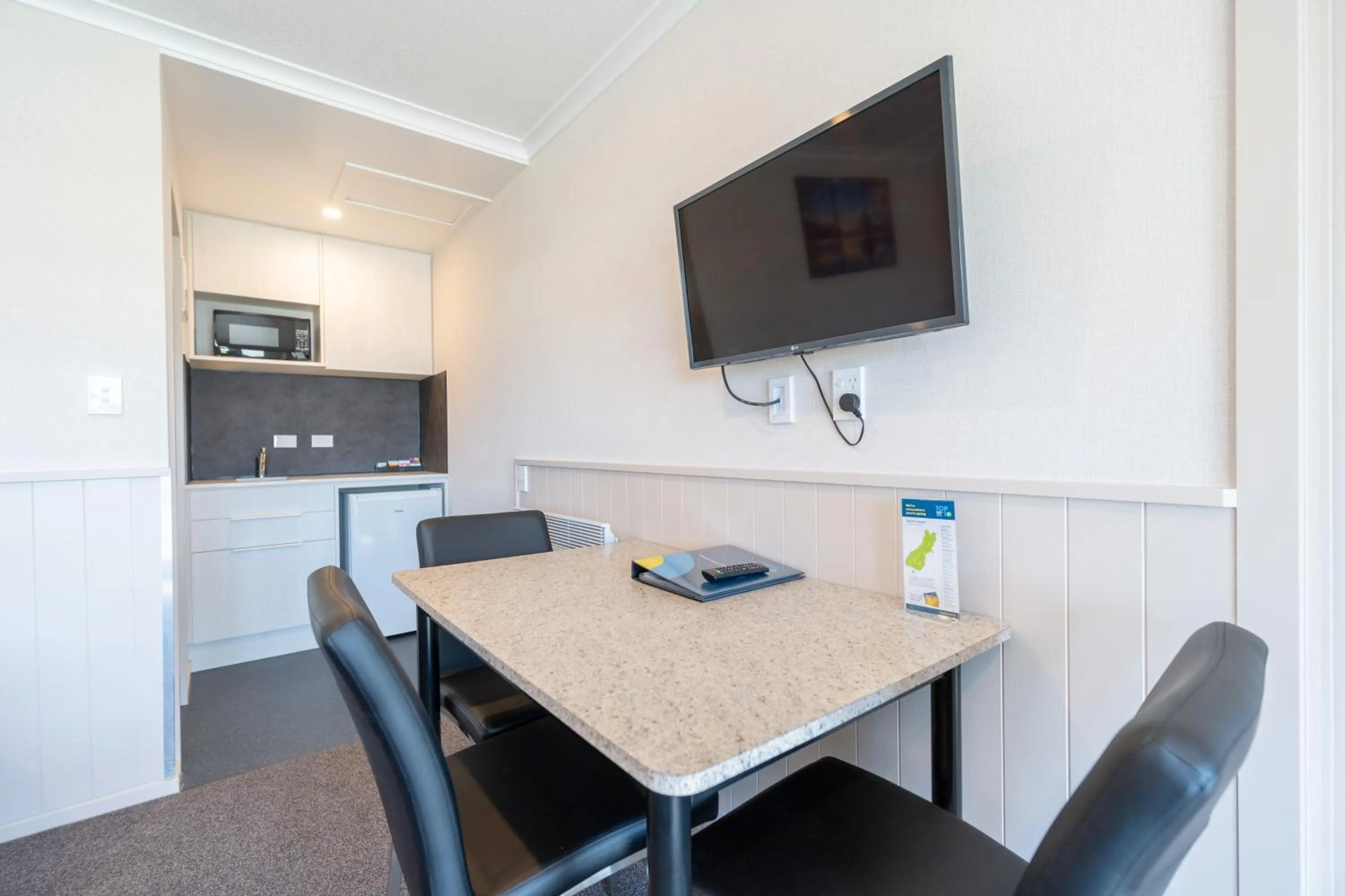 TV and multimedia in Te Anau Top 10 Holiday Park and Motels