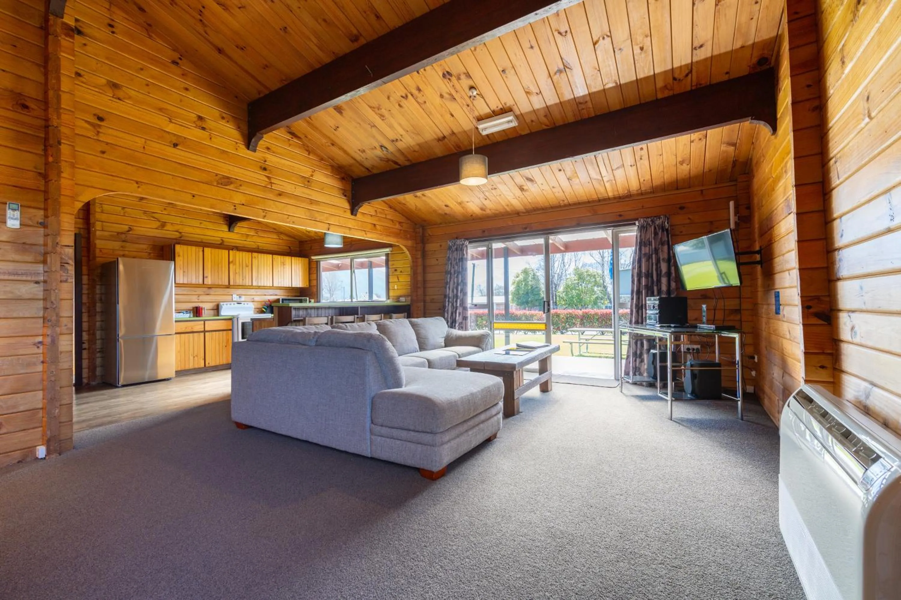 Living room in Te Anau Top 10 Holiday Park and Motels