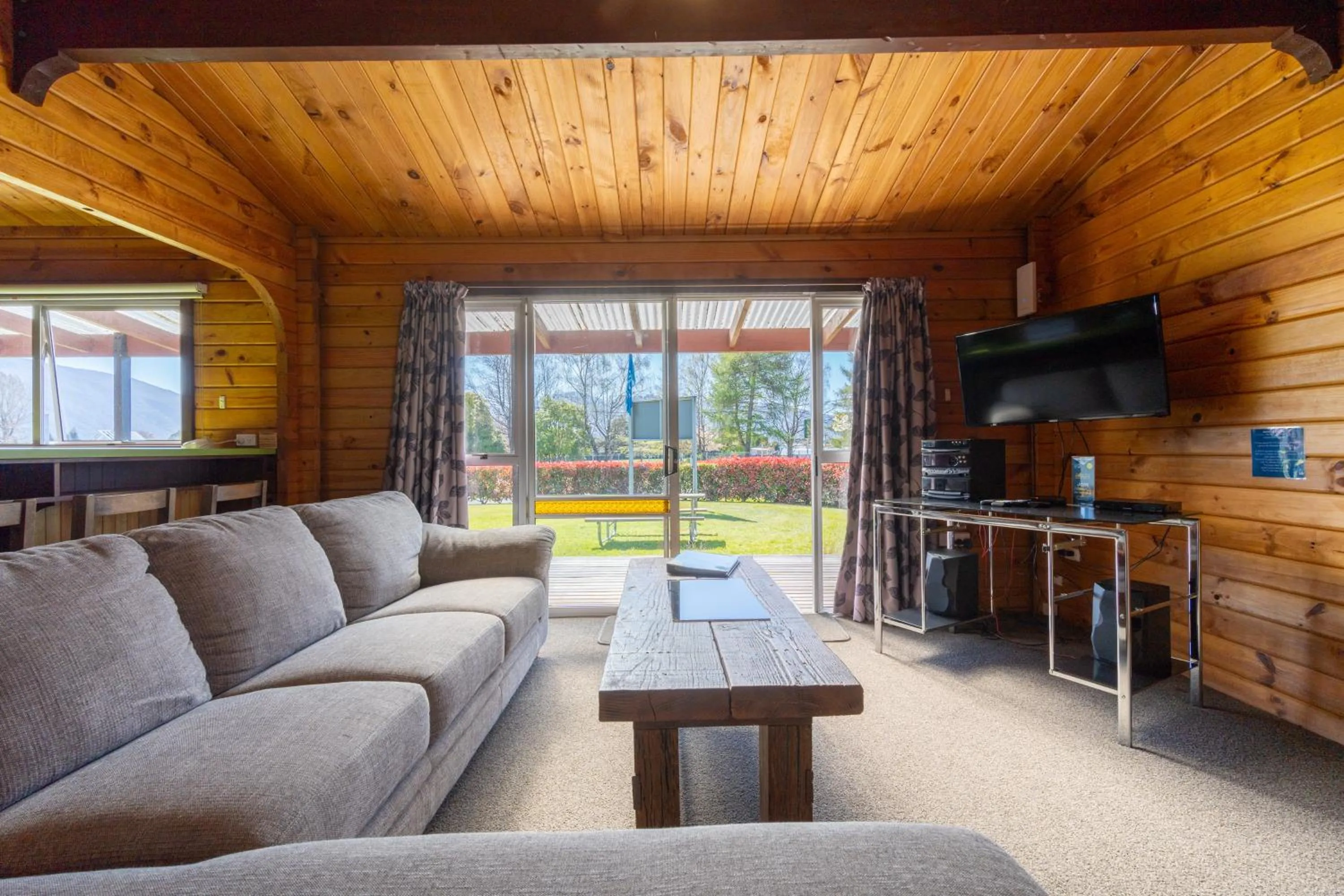TV and multimedia in Te Anau Top 10 Holiday Park and Motels