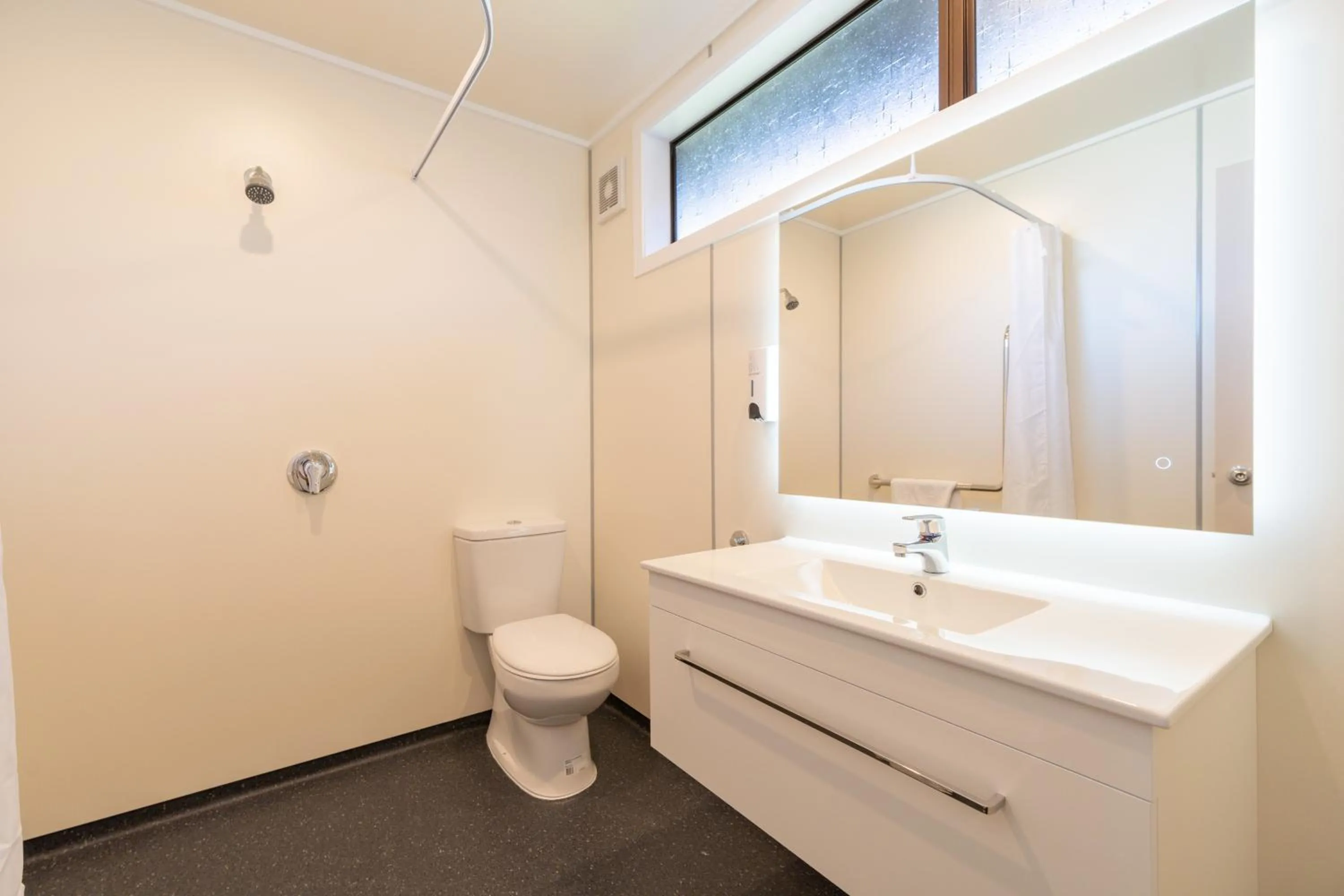 Shower in Te Anau Top 10 Holiday Park and Motels
