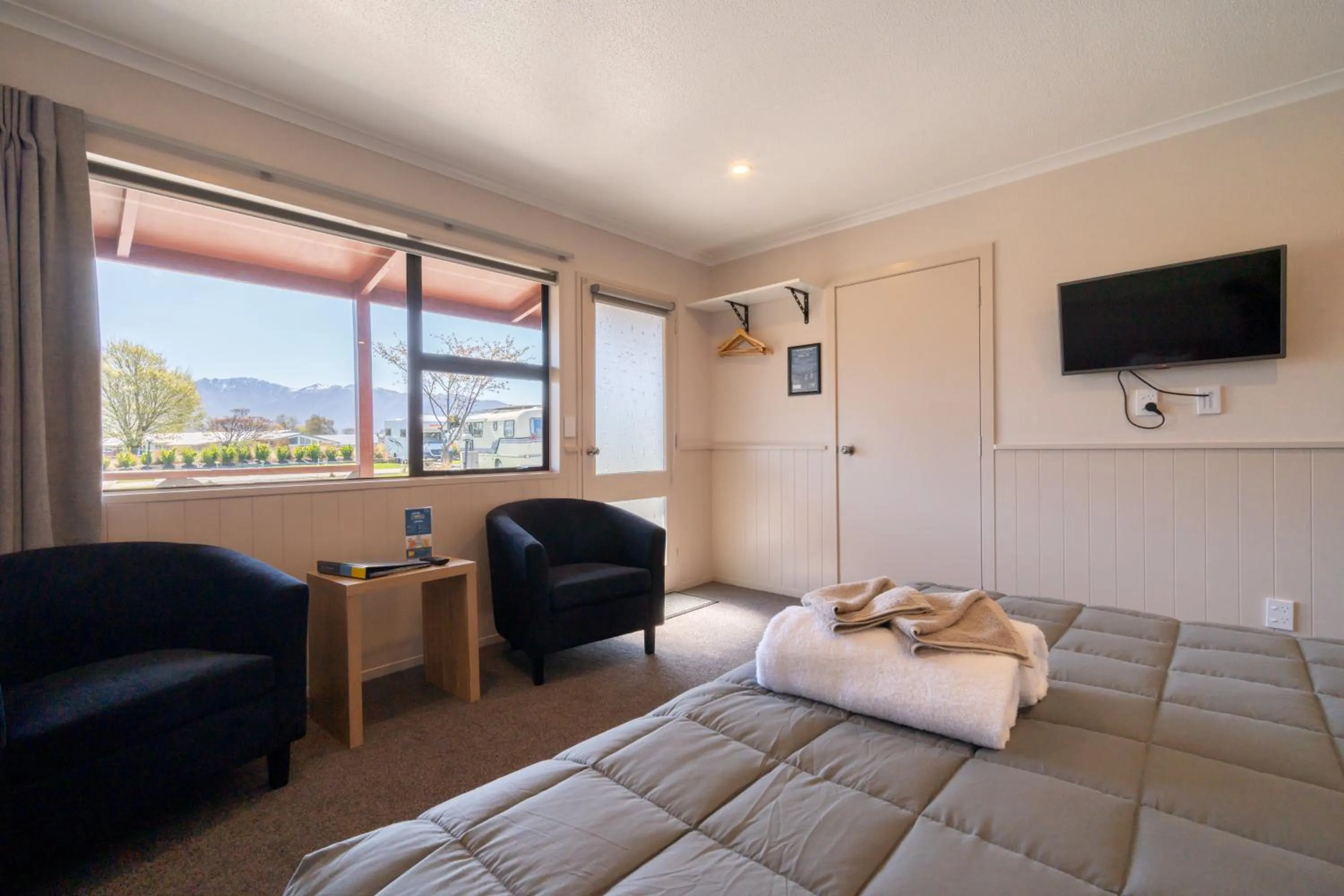 Seating area in Te Anau Top 10 Holiday Park and Motels