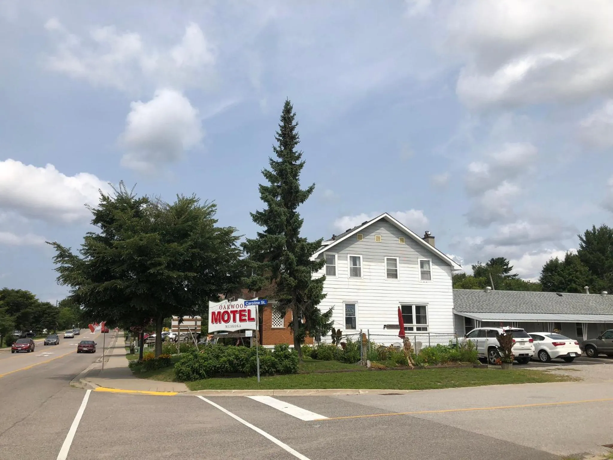 Facade/entrance in Oakwood Motel