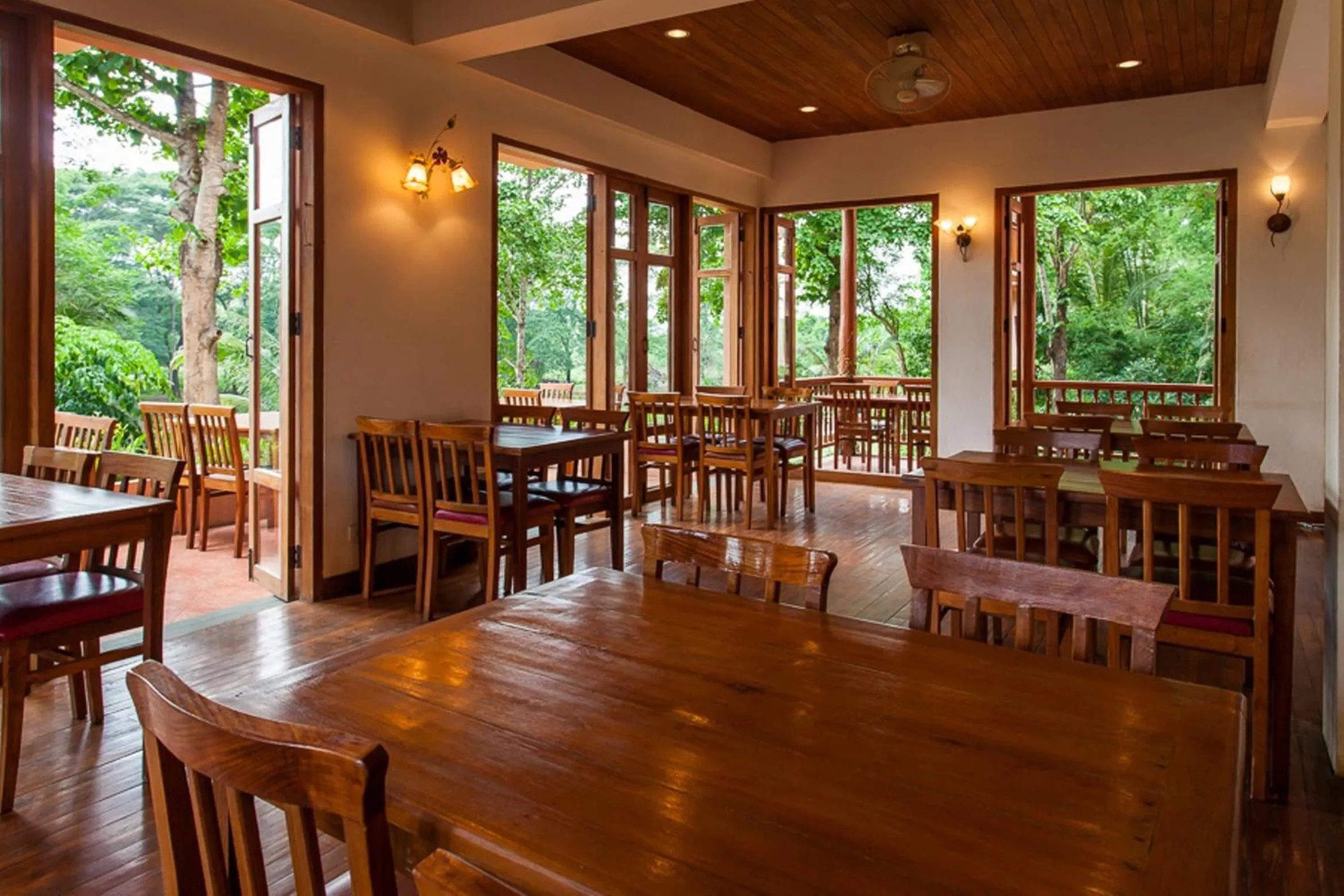 Meals in Riverhouse Resort