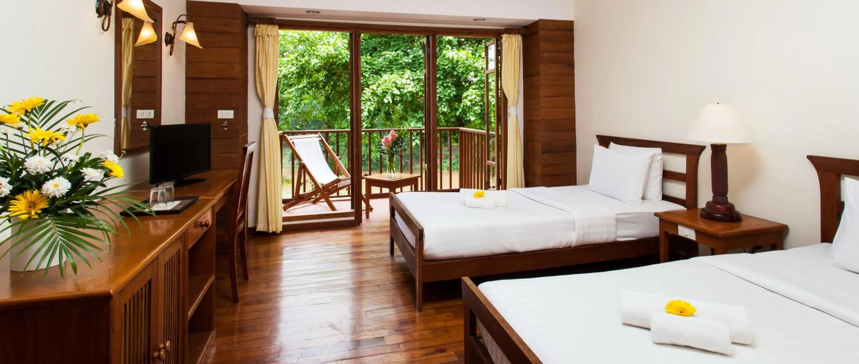 Balcony/Terrace, Bed in Riverhouse Resort