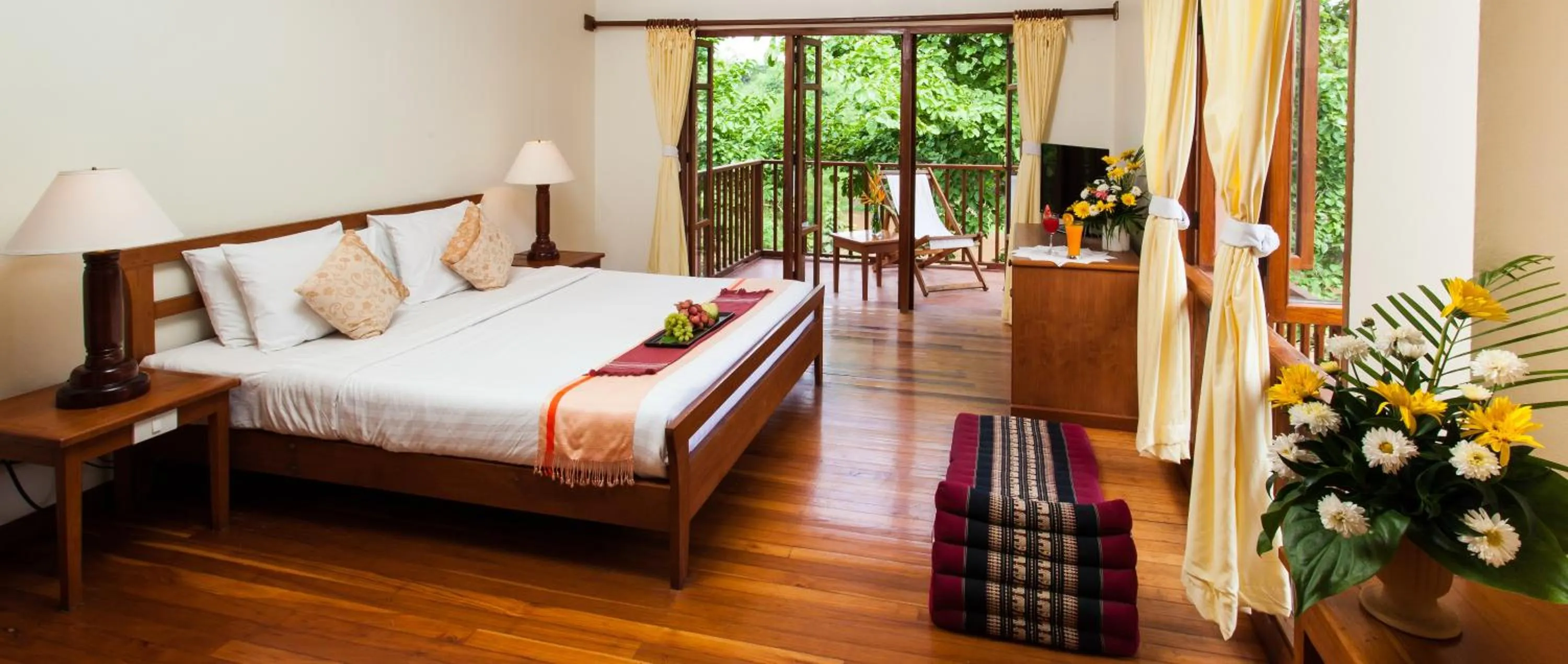 Photo of the whole room, Bed in Riverhouse Resort