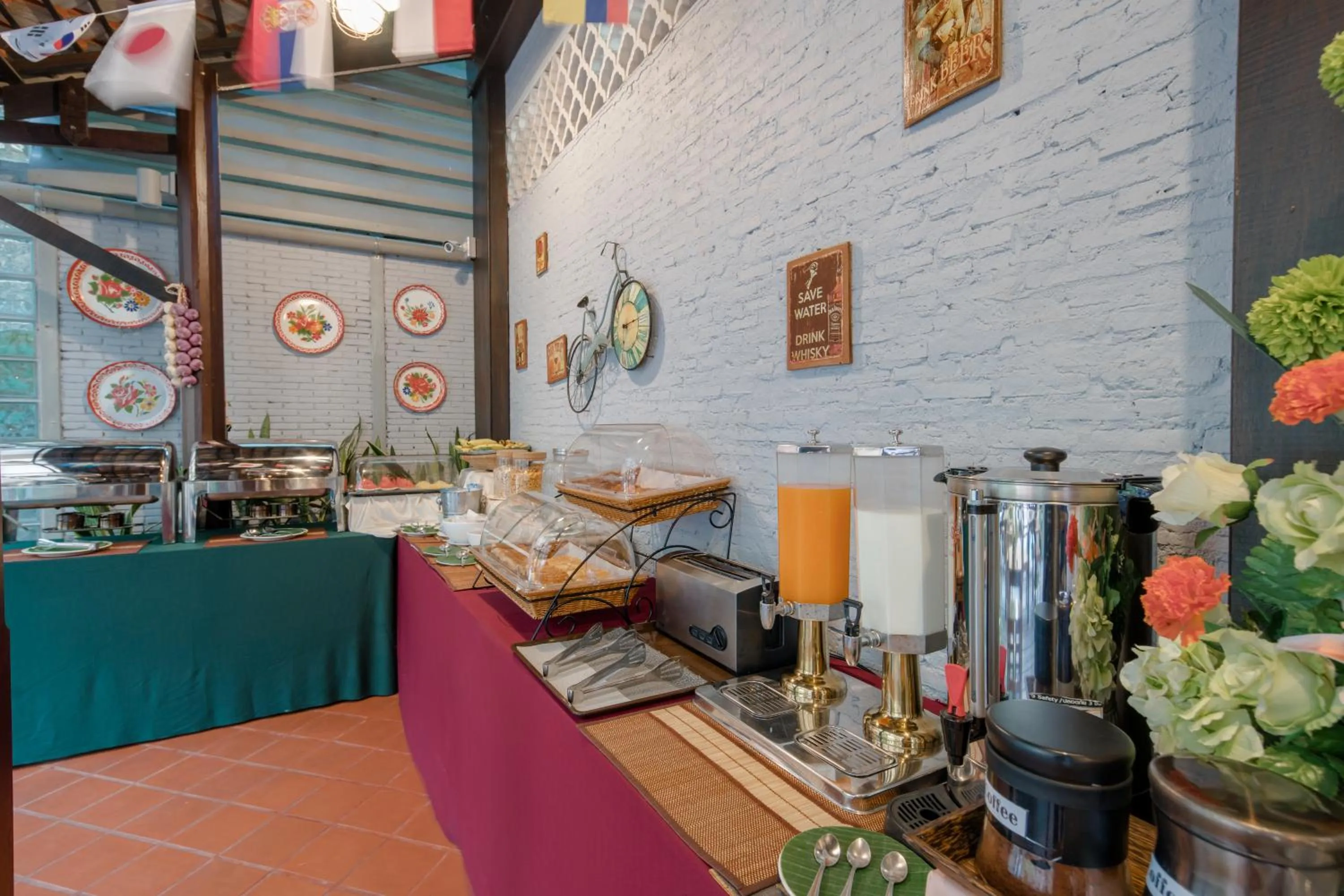 Restaurant/places to eat in Kata Tranquil Villa - SHA Plus