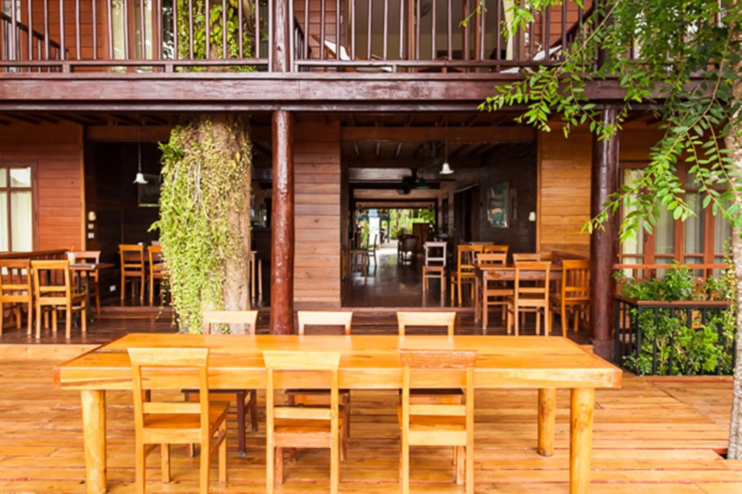 Restaurant/places to eat in Riverhouse-The Teak House