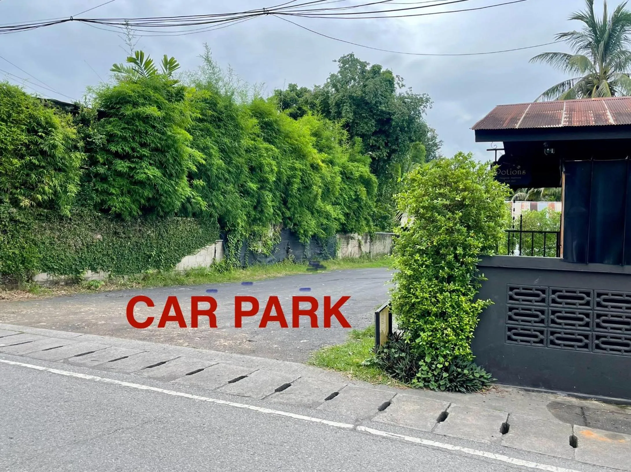 Parking in Riverhouse-The Teak House