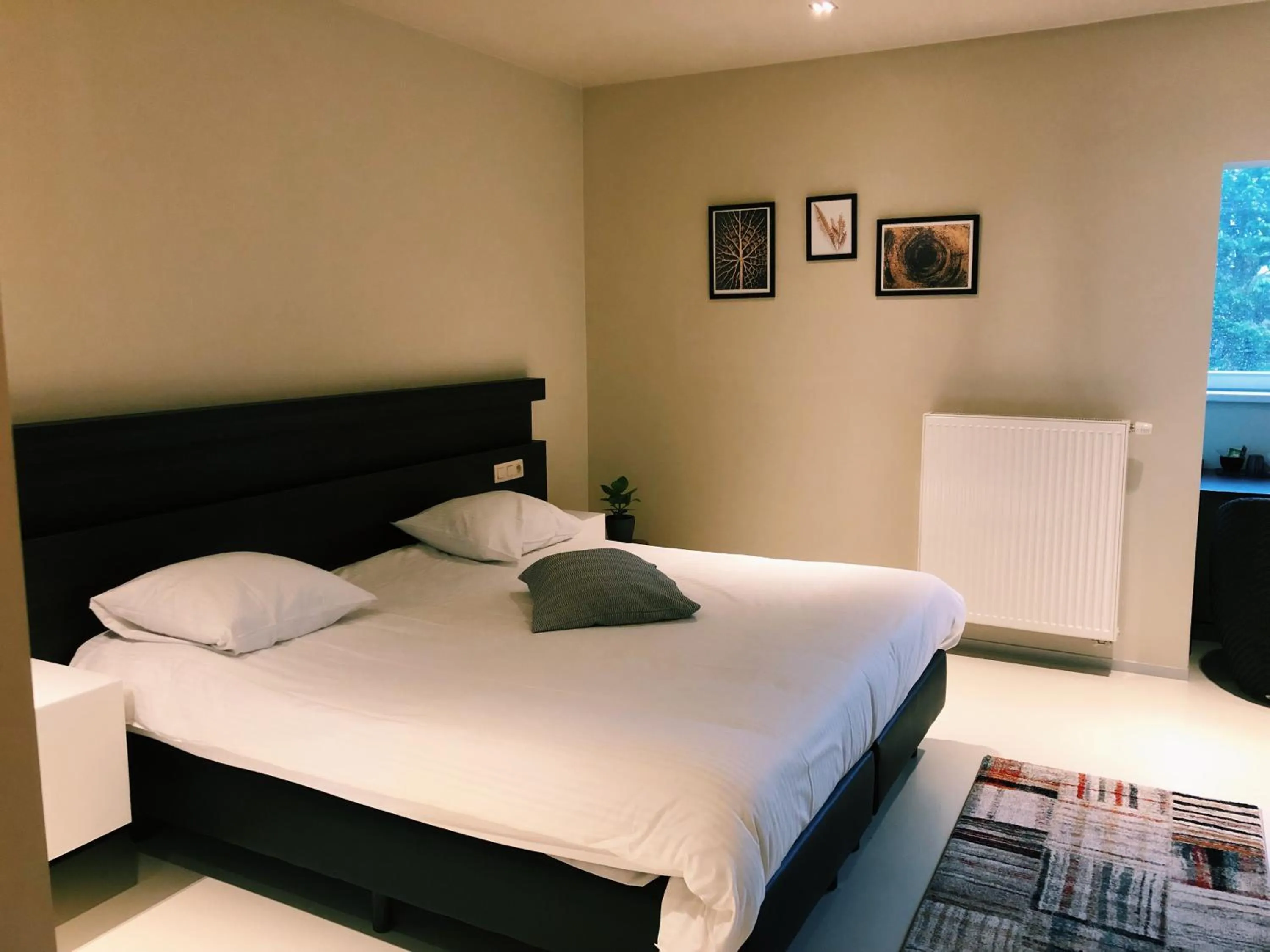 Bed in Auberge du Vieux Cedre, Enghien-Belgique