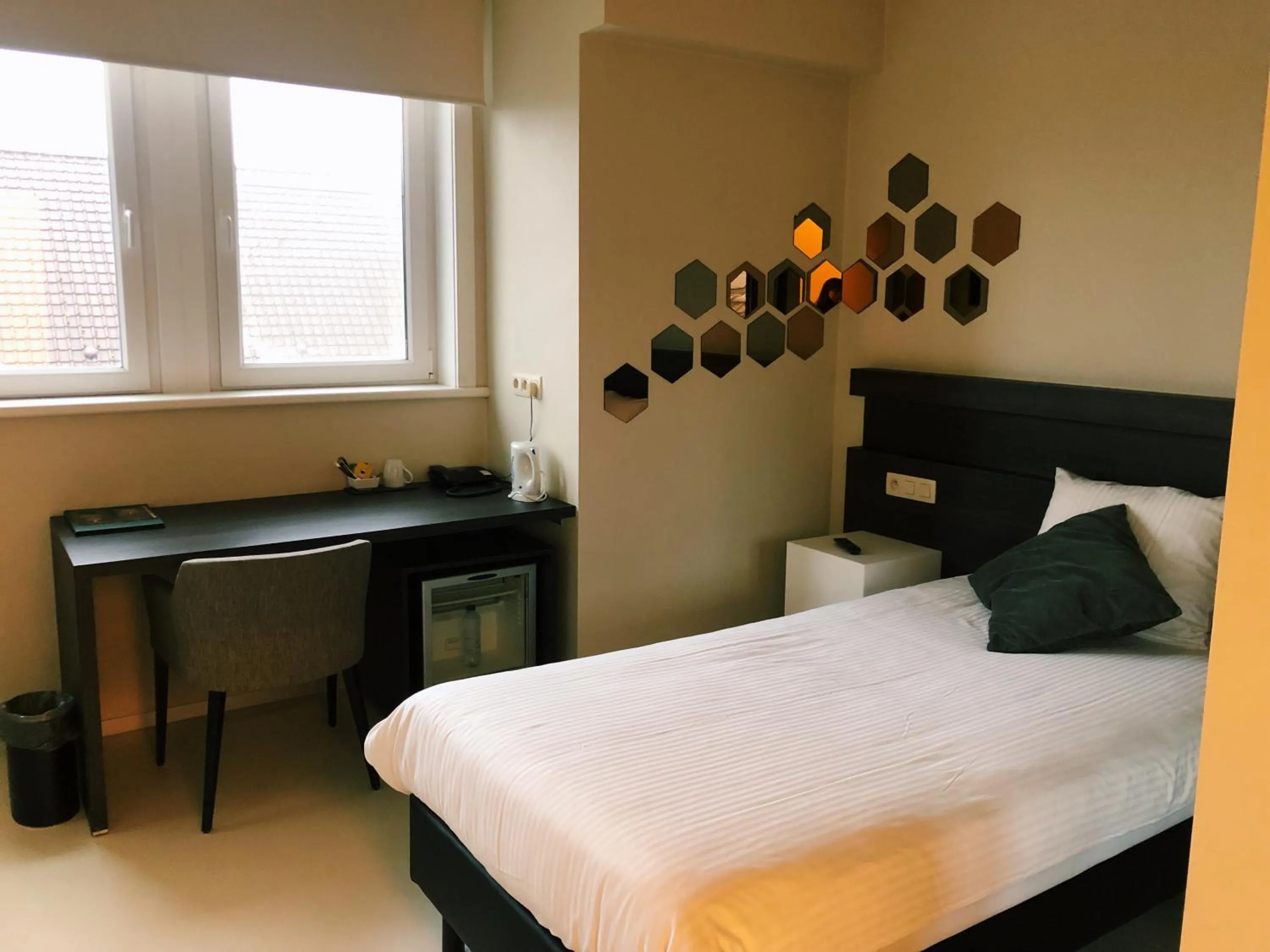 Bed in Auberge du Vieux Cedre, Enghien-Belgique