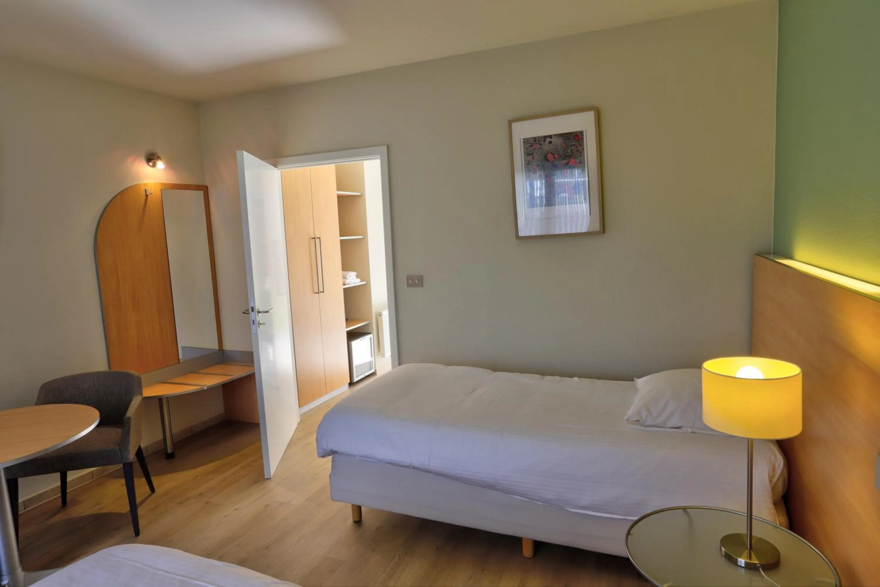 Bed in Auberge du Vieux Cedre, Enghien-Belgique