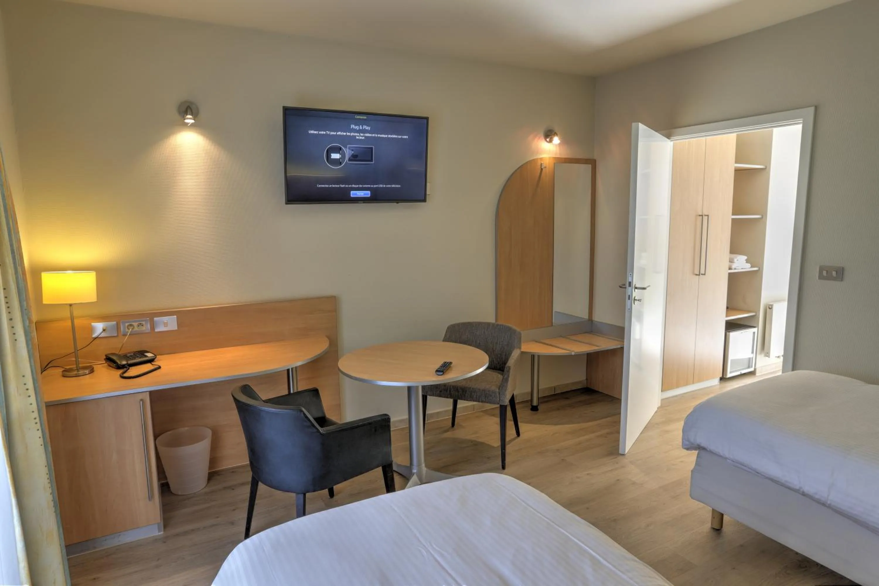 Bed in Auberge du Vieux Cedre, Enghien-Belgique