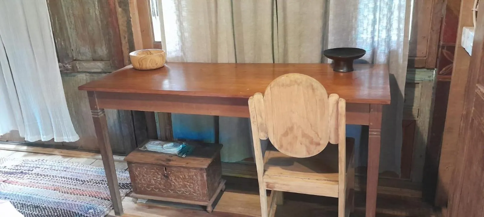 Seating area in Pondok Pisang Candidasa