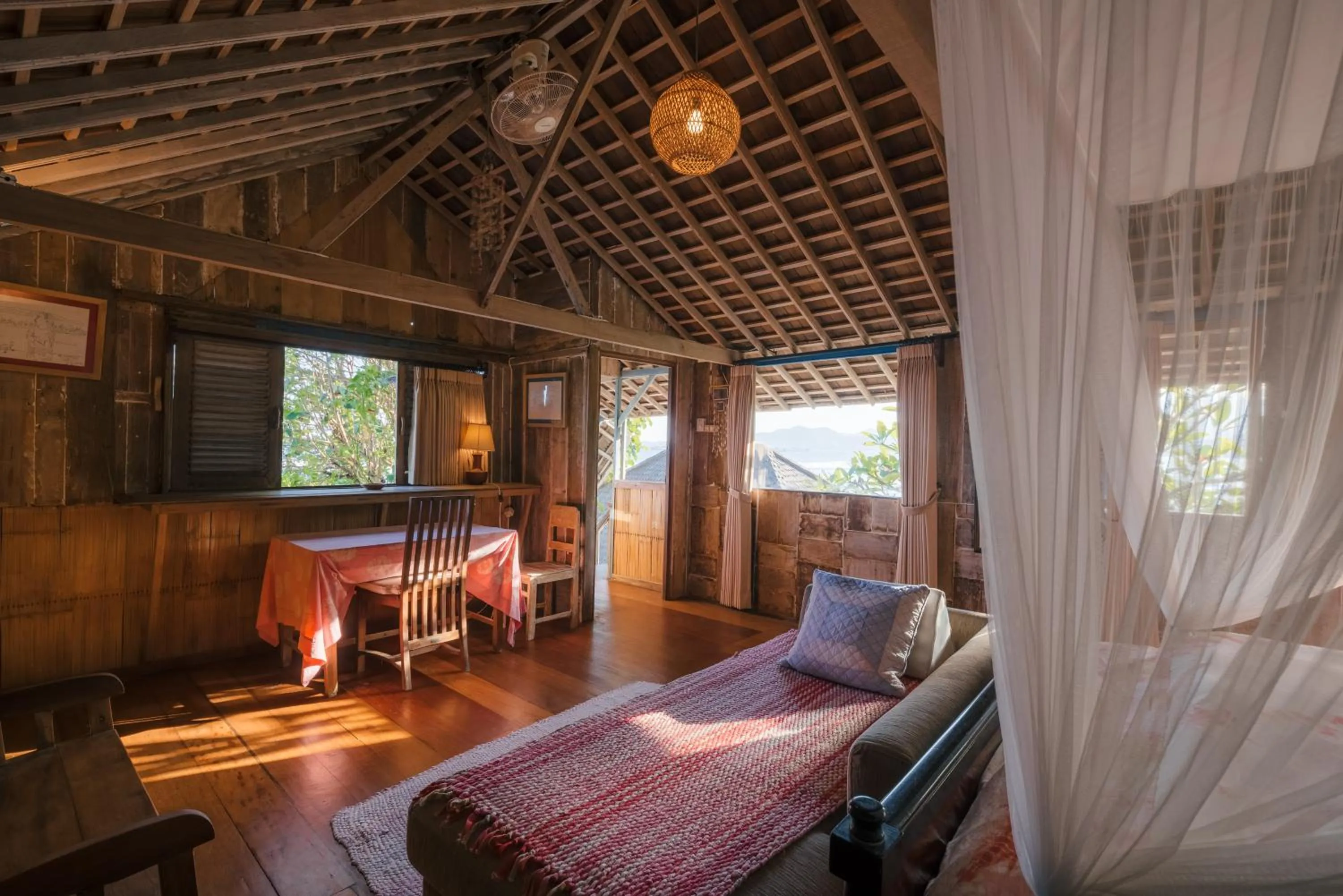 Seating area, Bed in Pondok Pisang Candidasa