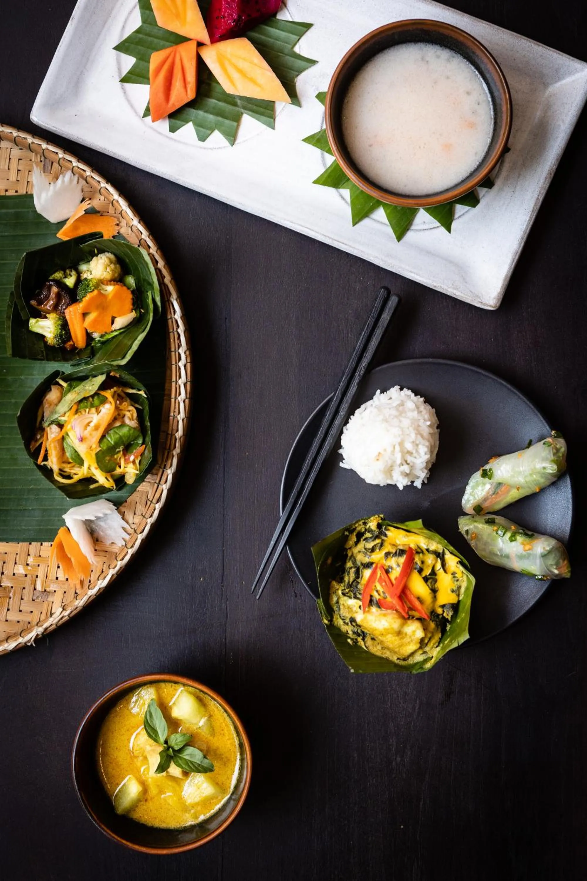 Restaurant/places to eat in Montra Nivesha residence and Art