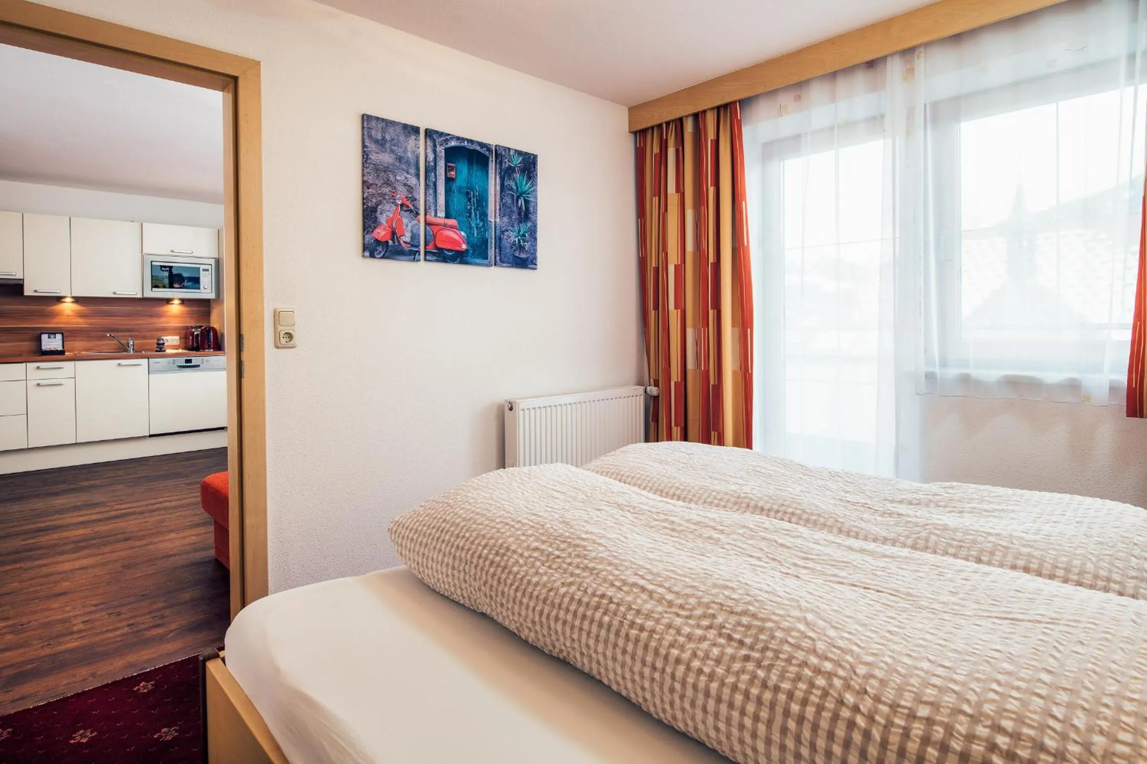Photo of the whole room, Bed in Die Reblaus