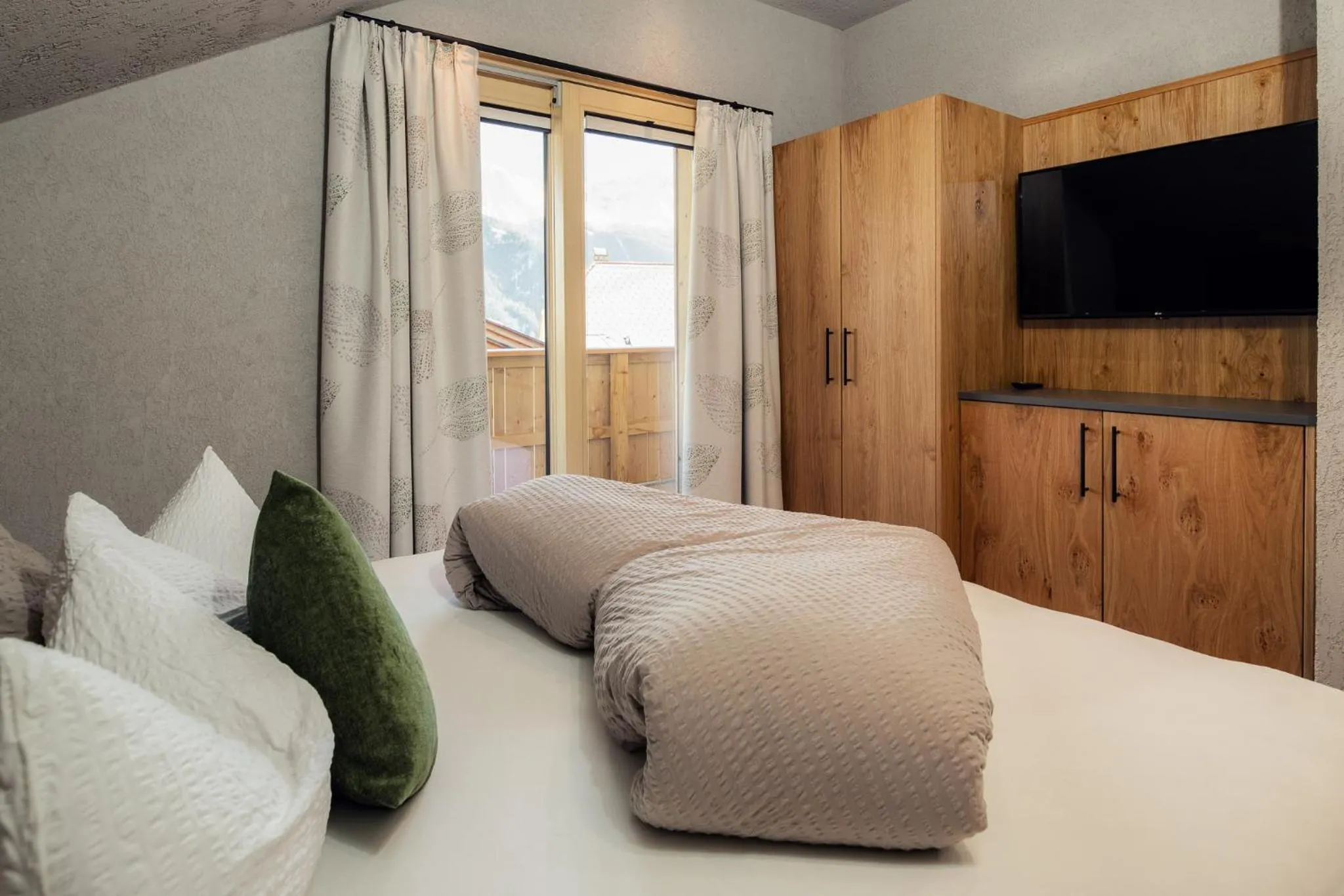 Bedroom, Bed in Die Reblaus