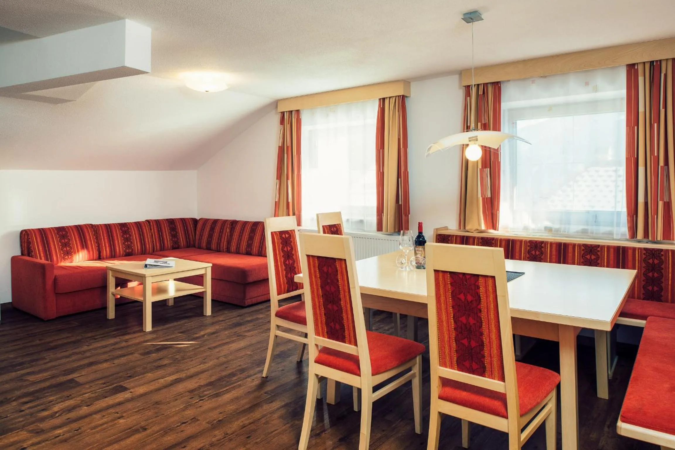 Dining area in Die Reblaus